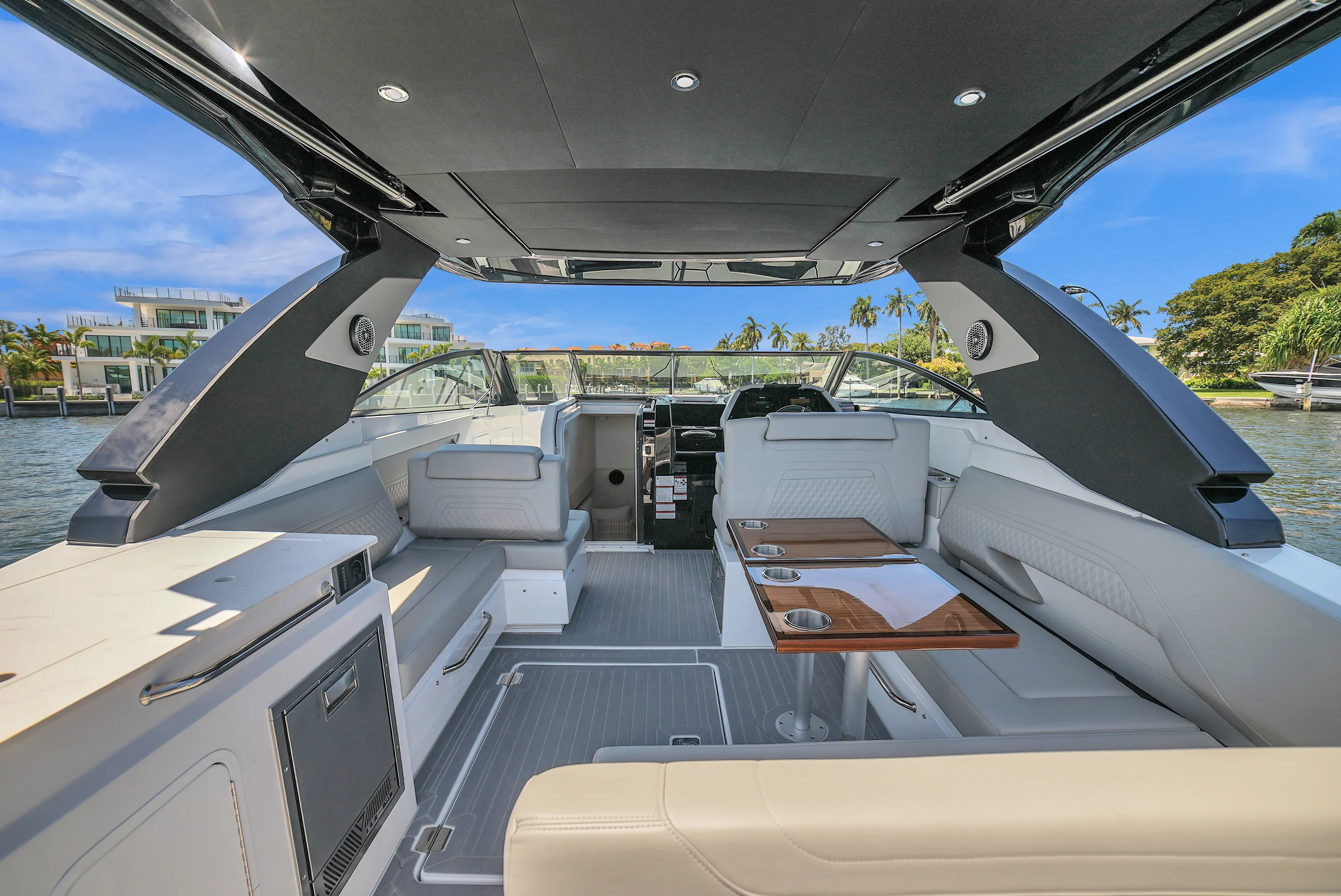 2025 Cruisers Yachts 34 GLS Outboard Image Thumbnail #15