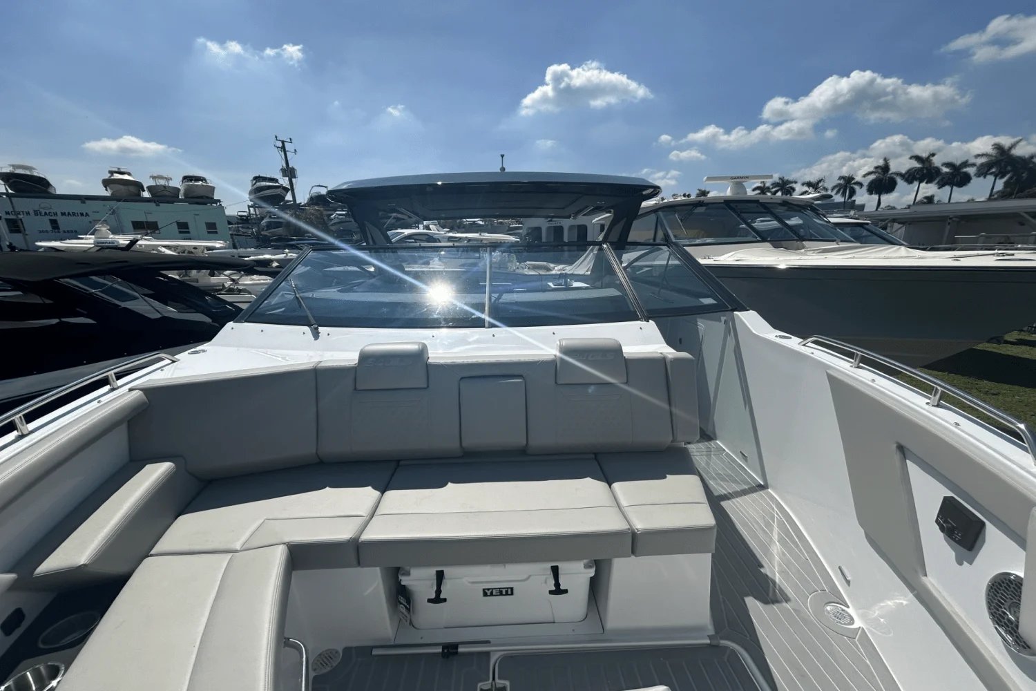 2025 Cruisers Yachts 34 GLS Outboard Image Thumbnail #10