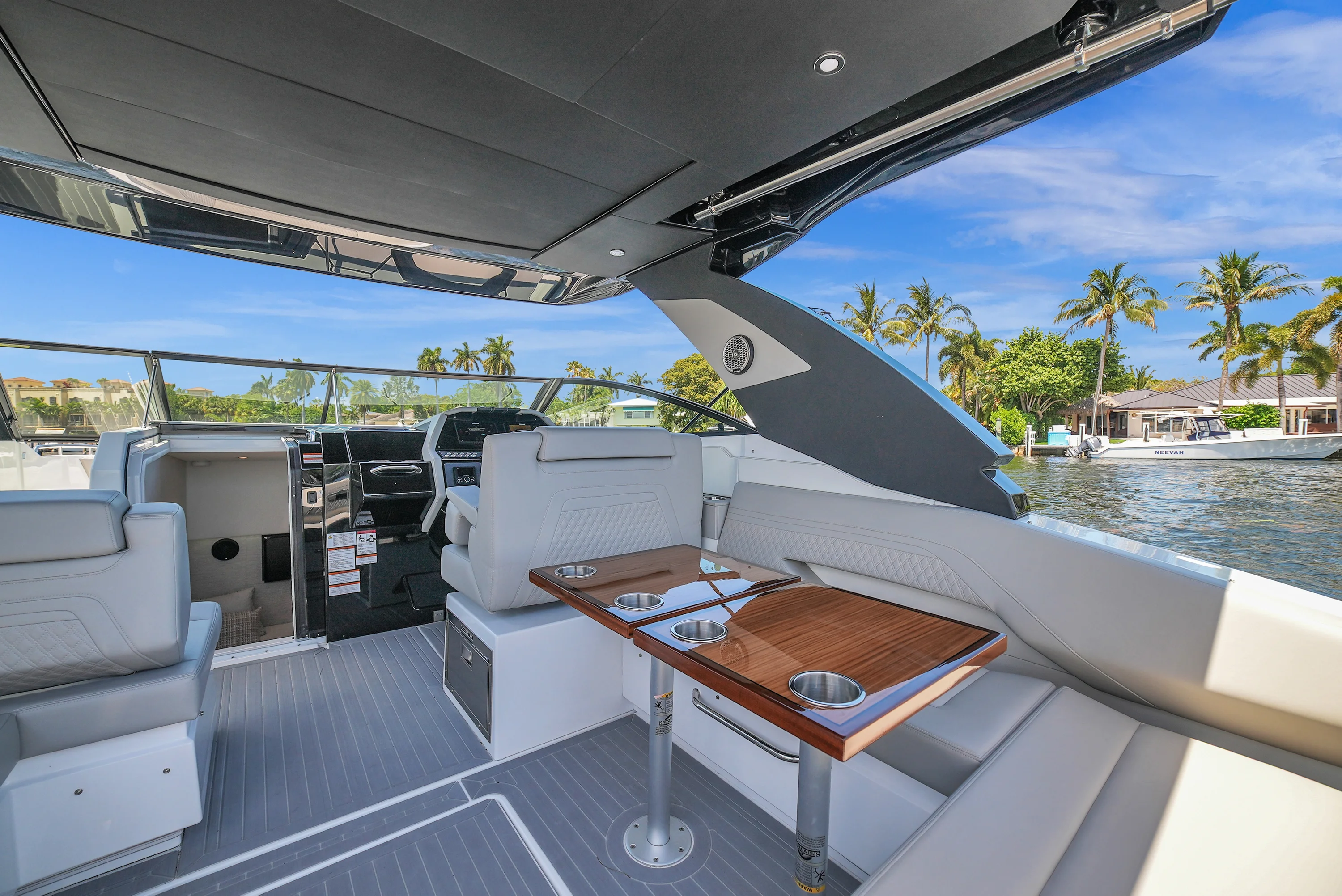 2025 Cruisers Yachts 34 GLS Outboard Image Thumbnail #16