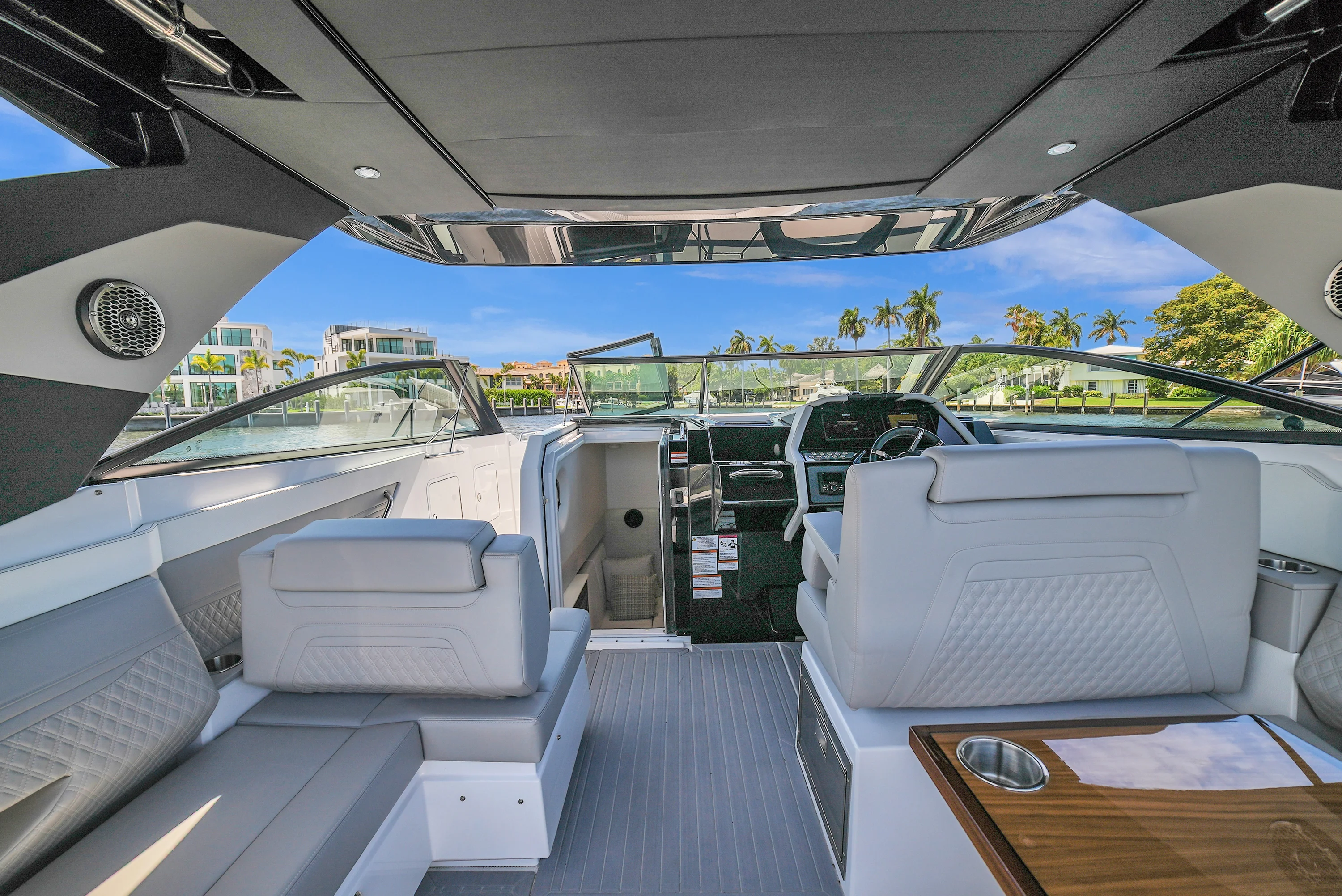 2025 Cruisers Yachts 34 GLS Outboard Image Thumbnail #21