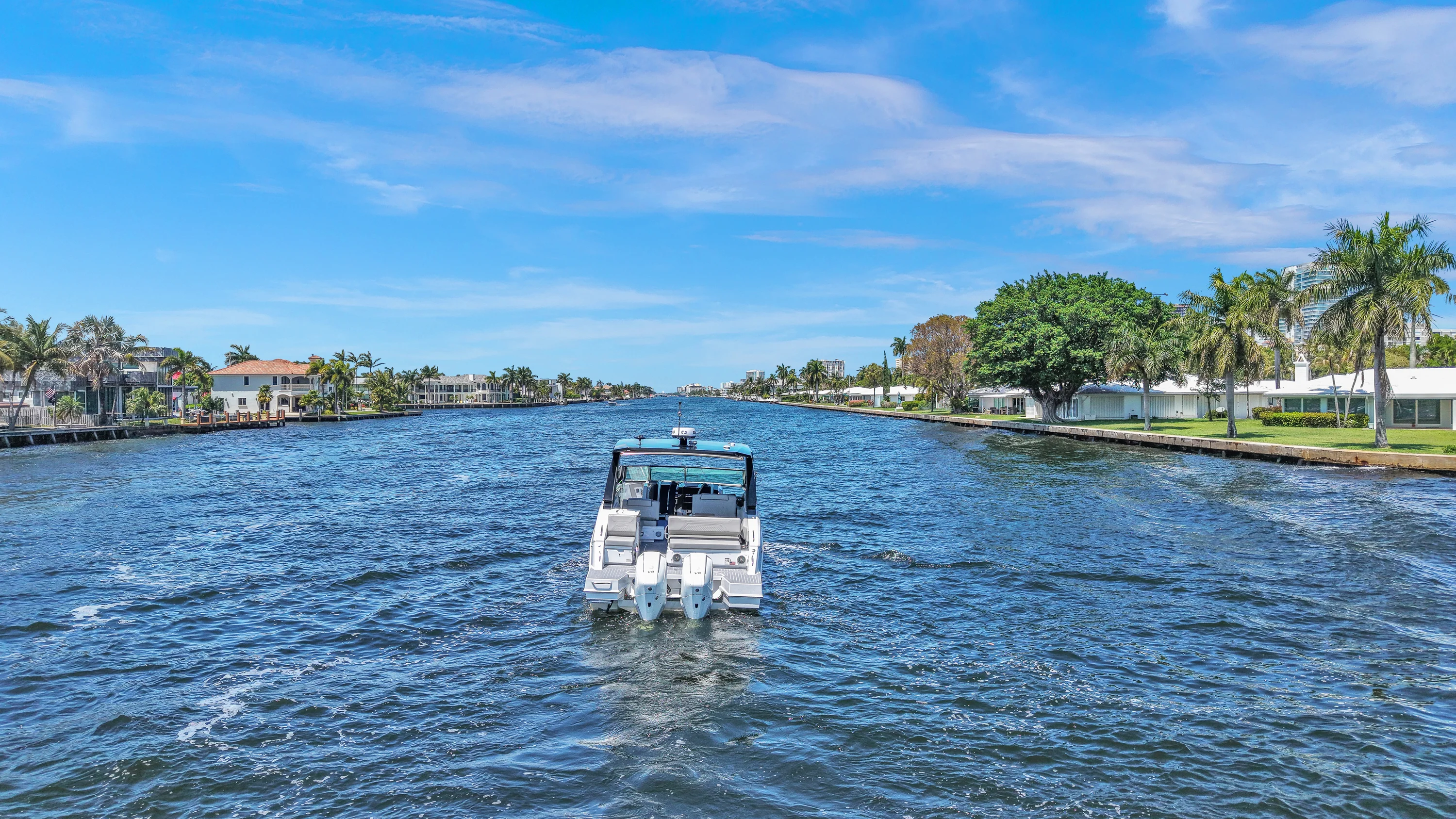 2025 Cruisers Yachts 34 GLS Outboard Image Thumbnail #5