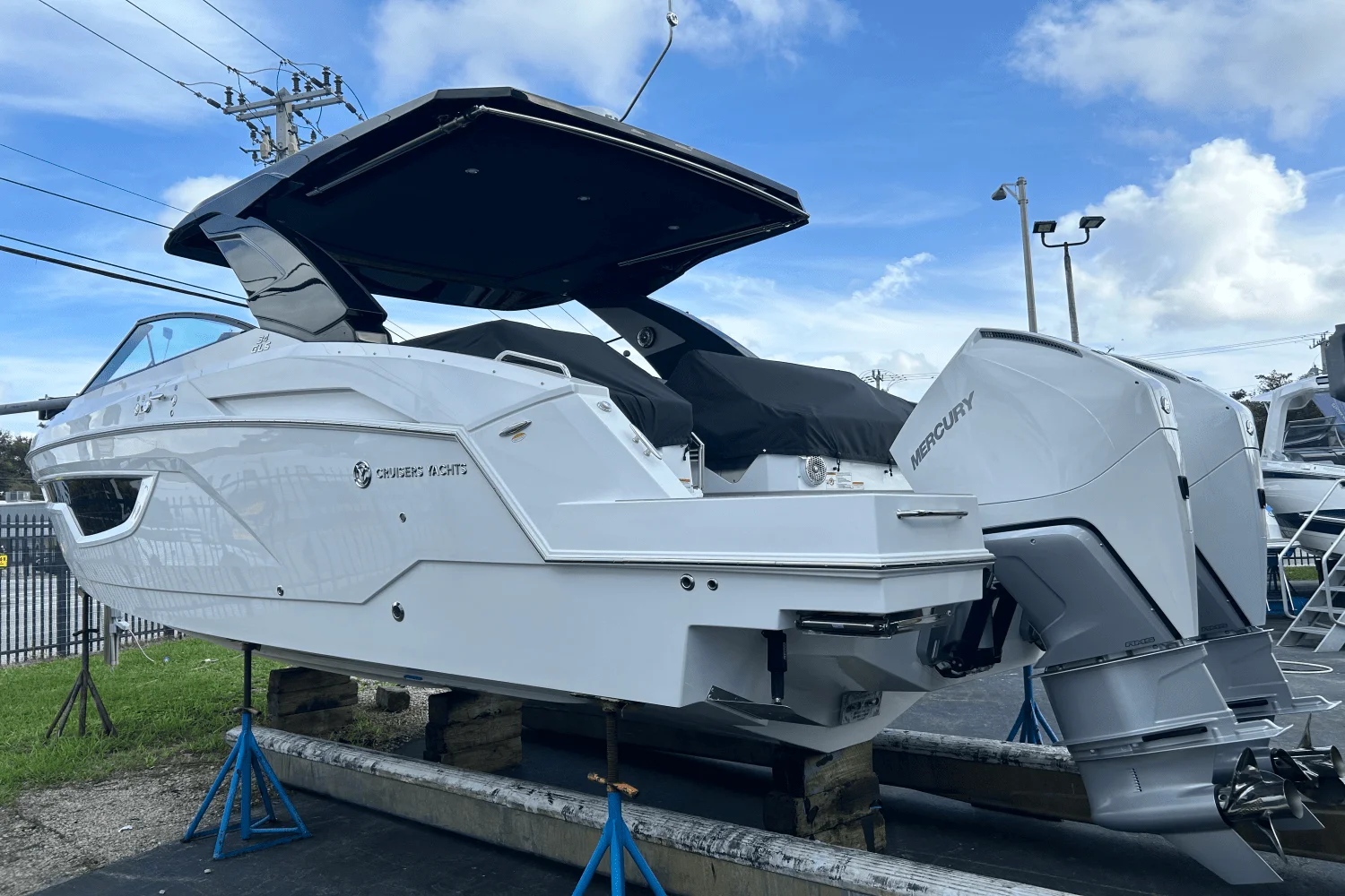 2025 Cruisers Yachts 34 GLS Outboard Image Thumbnail #2