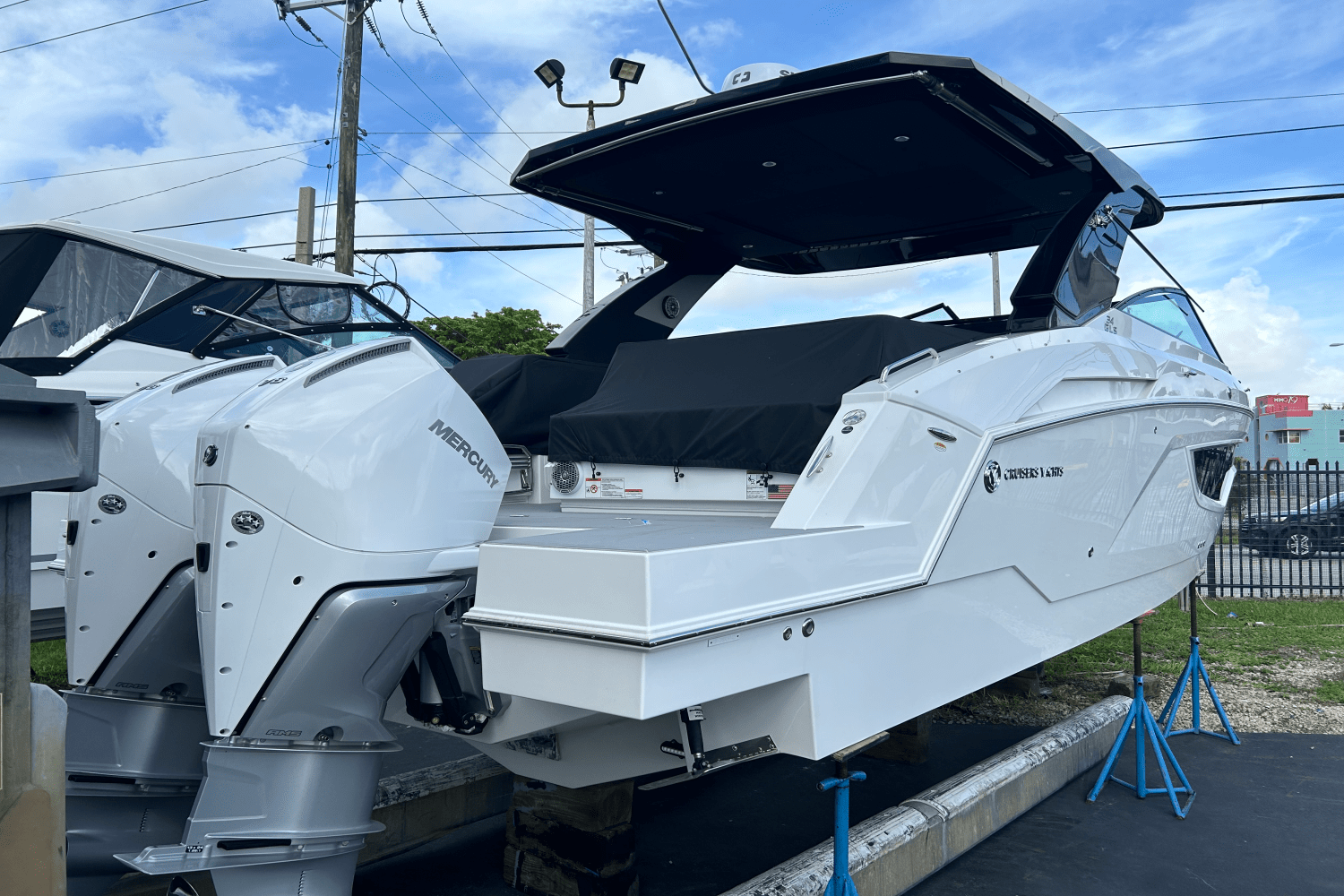 2025 Cruisers Yachts 34 GLS Outboard Image Thumbnail #3