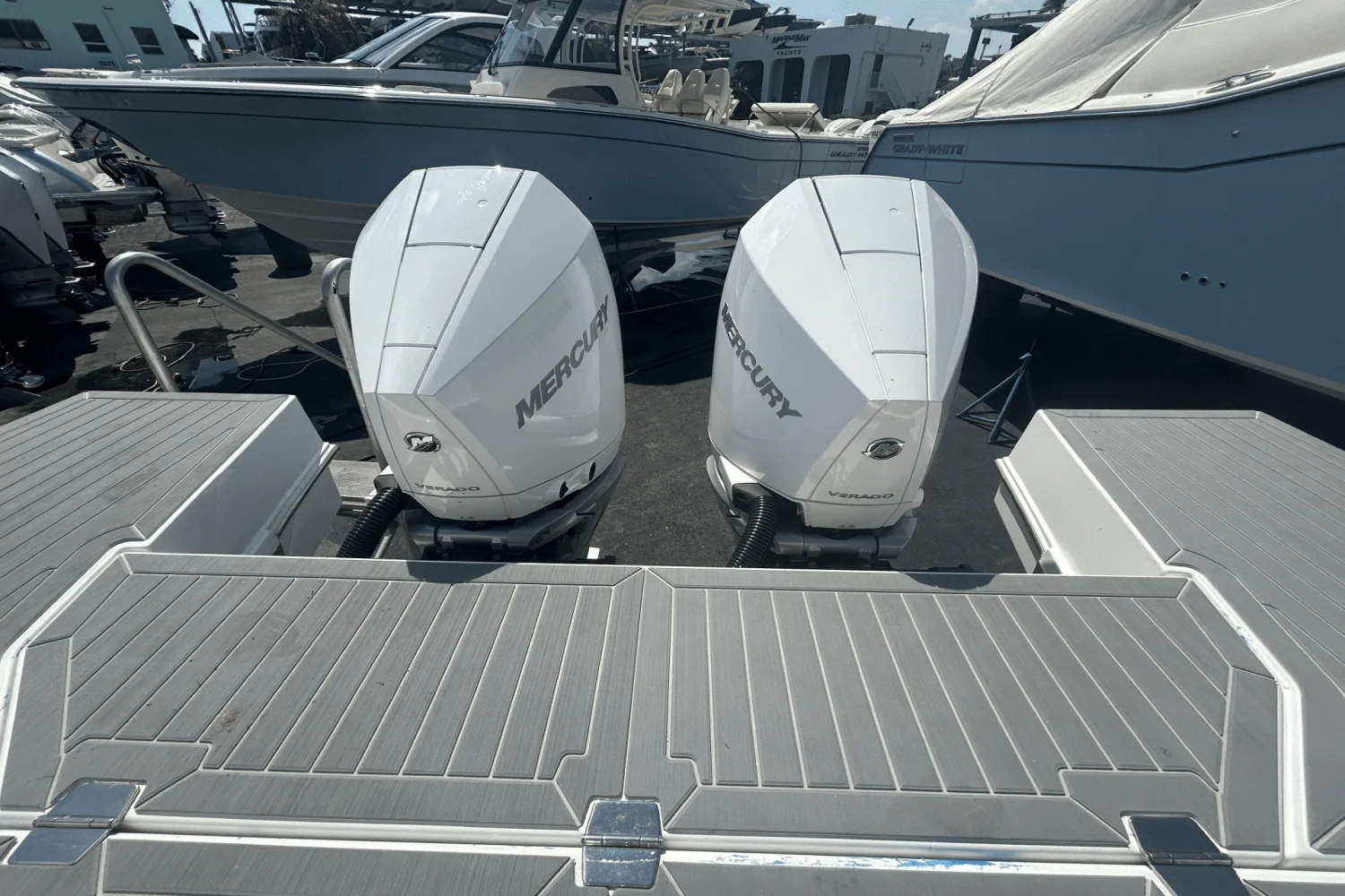 2025 Cruisers Yachts 34 GLS Outboard Image Thumbnail #11