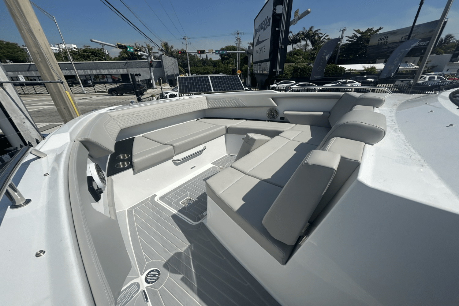 2025 Cruisers Yachts 34 GLS Outboard Image Thumbnail #7