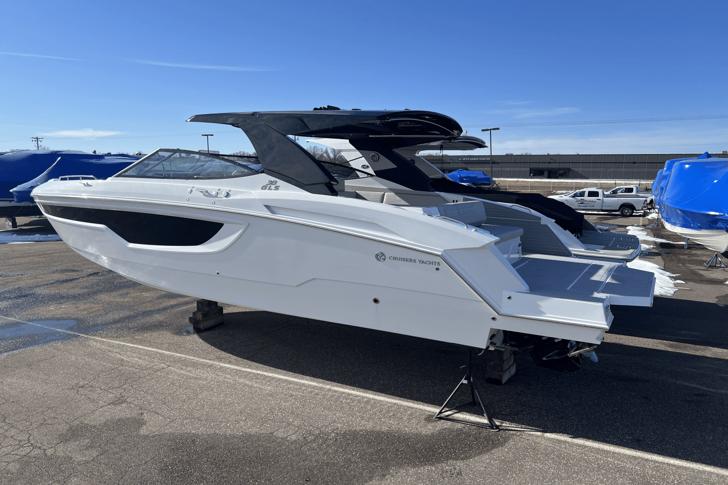 2025 Cruisers Yachts 38 GLS Image Thumbnail #3