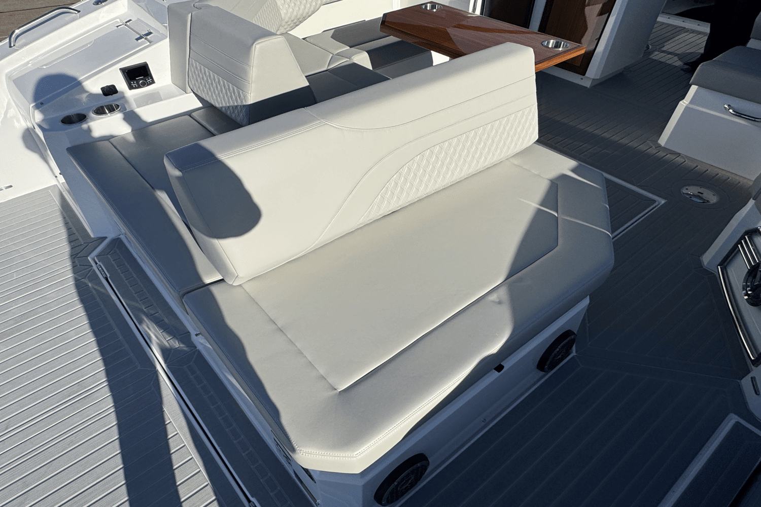 2025 Cruisers Yachts 38 GLS Image Thumbnail #8