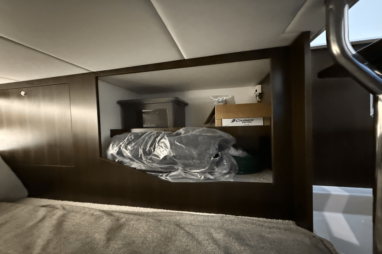 2025 Cruisers Yachts 38 GLS Image Thumbnail #13