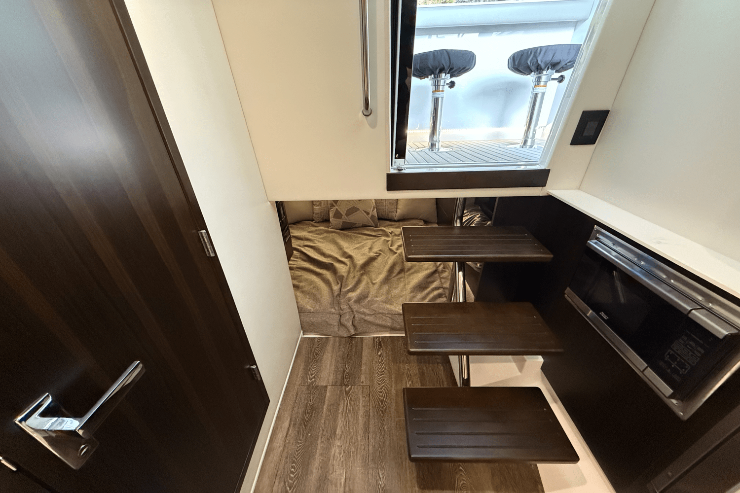 2025 Cruisers Yachts 38 GLS Image Thumbnail #10