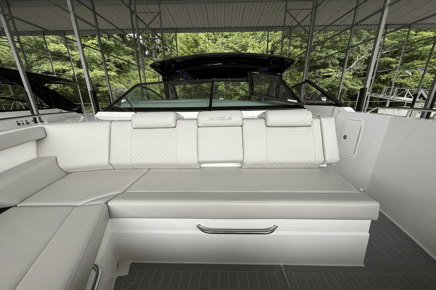 2025 Cruisers Yachts 38 GLS Image Thumbnail #22