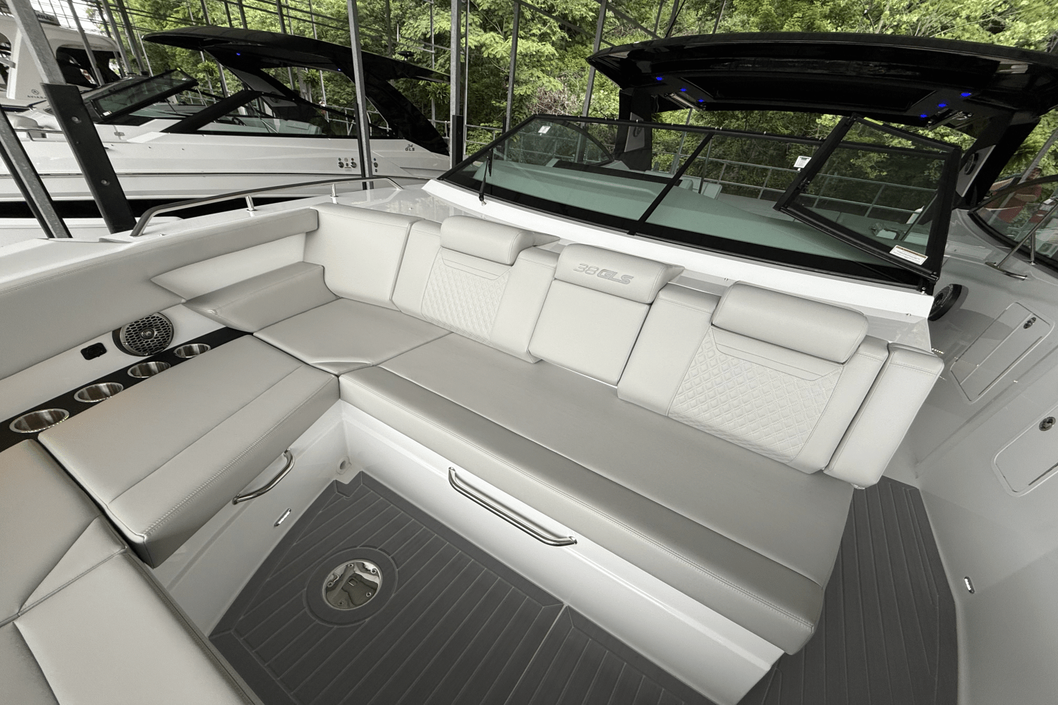 2025 Cruisers Yachts 38 GLS Image Thumbnail #21