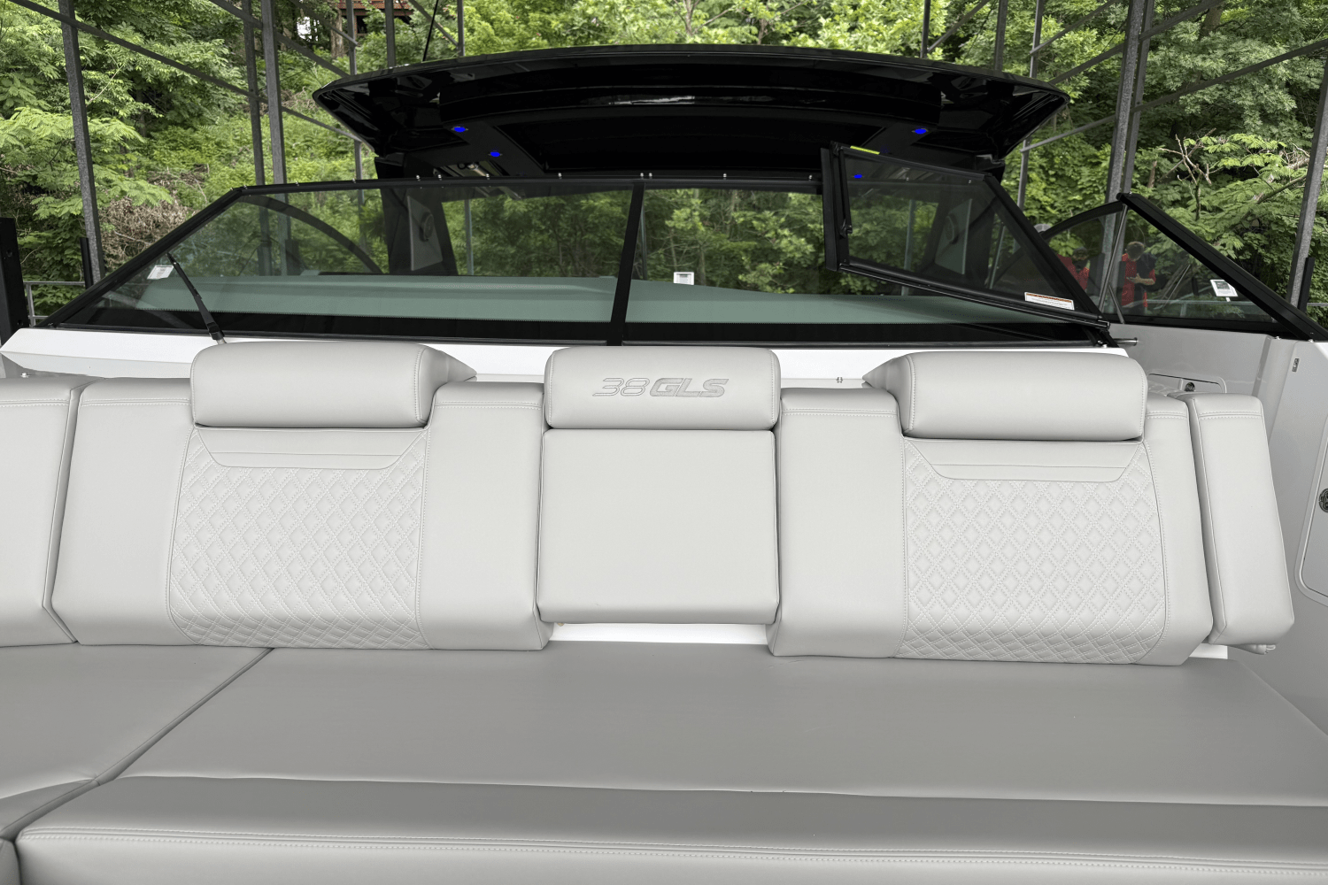 2025 Cruisers Yachts 38 GLS Image Thumbnail #23