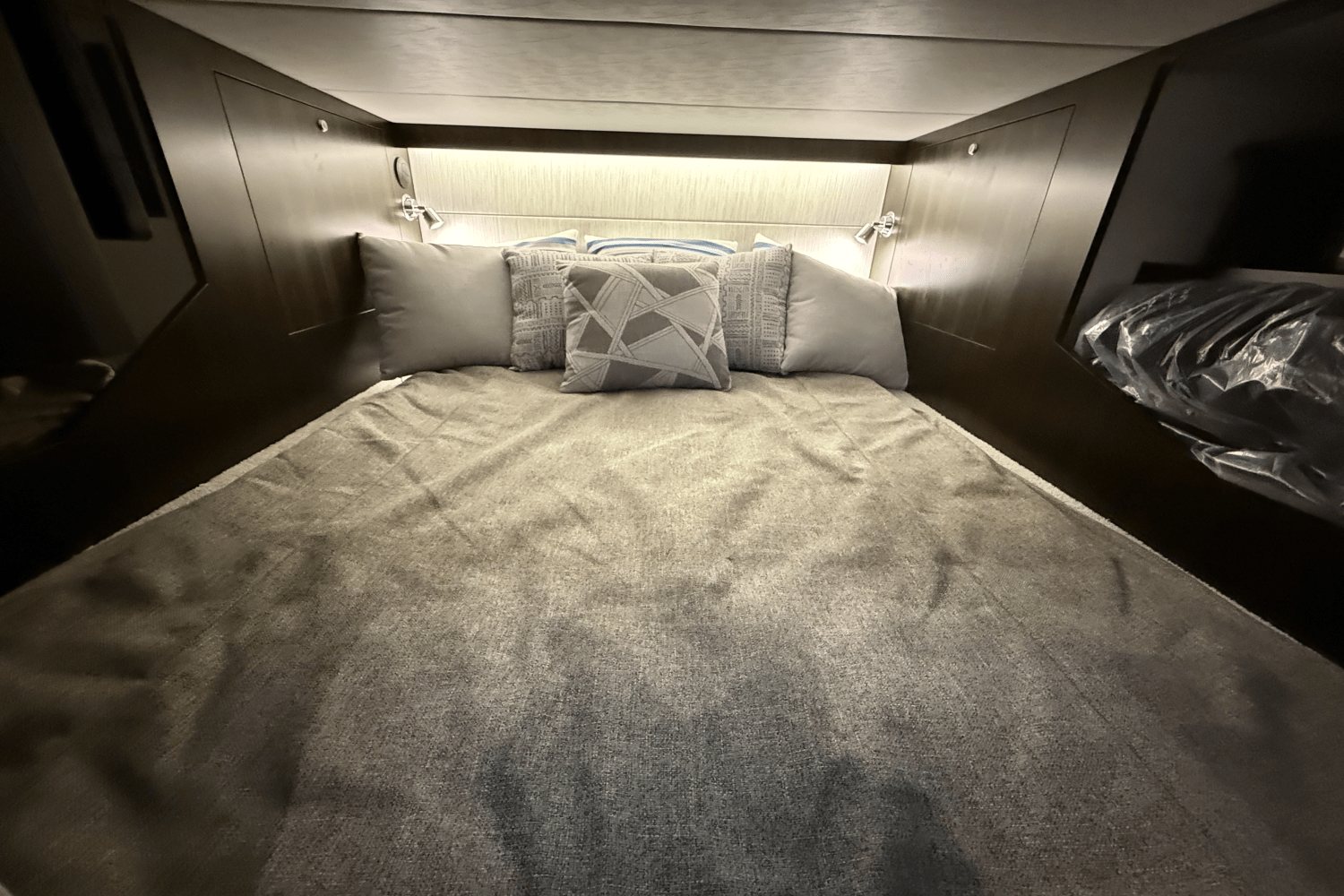 2025 Cruisers Yachts 38 GLS Image Thumbnail #11