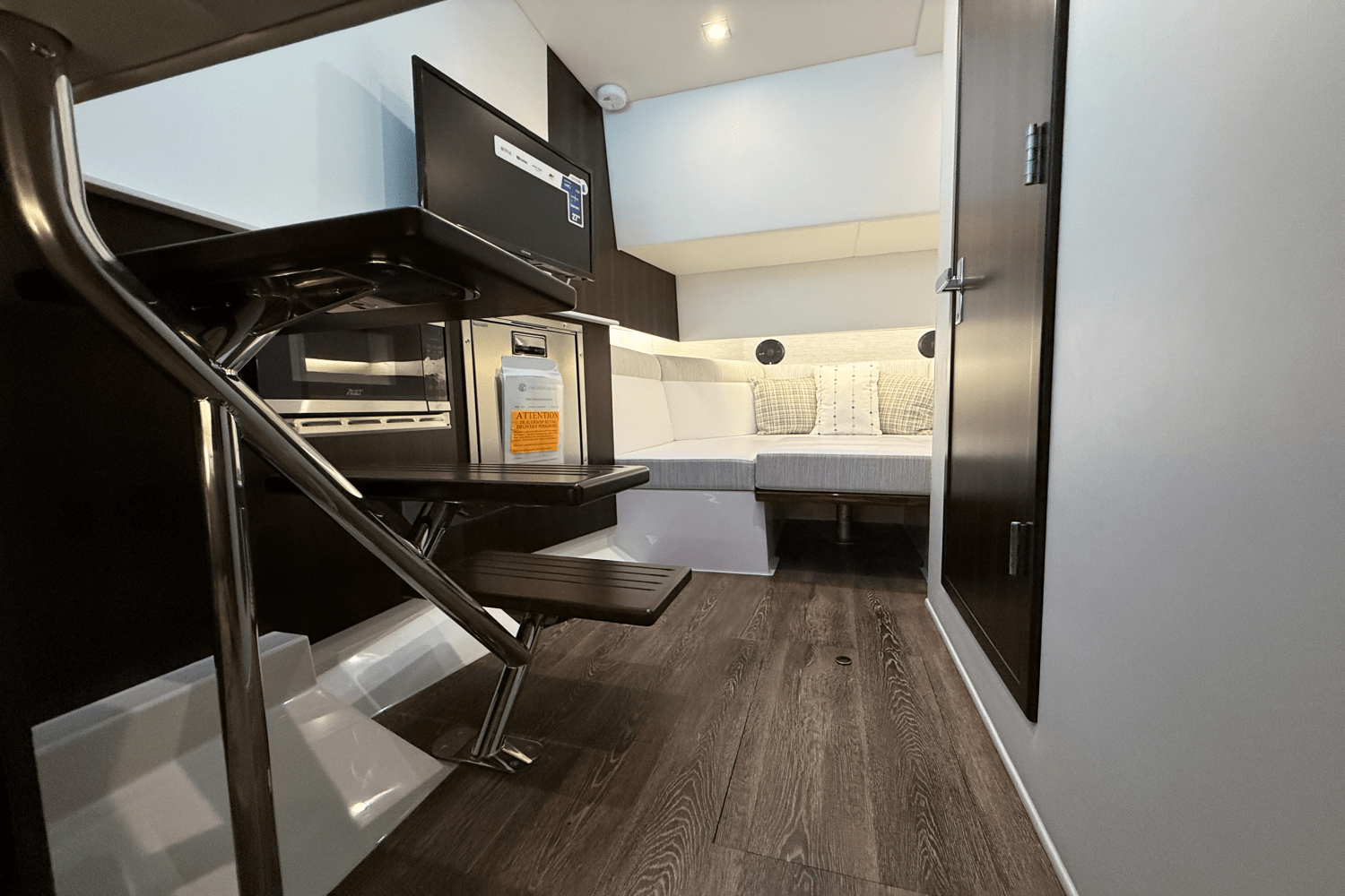 2025 Cruisers Yachts 38 GLS Image Thumbnail #14