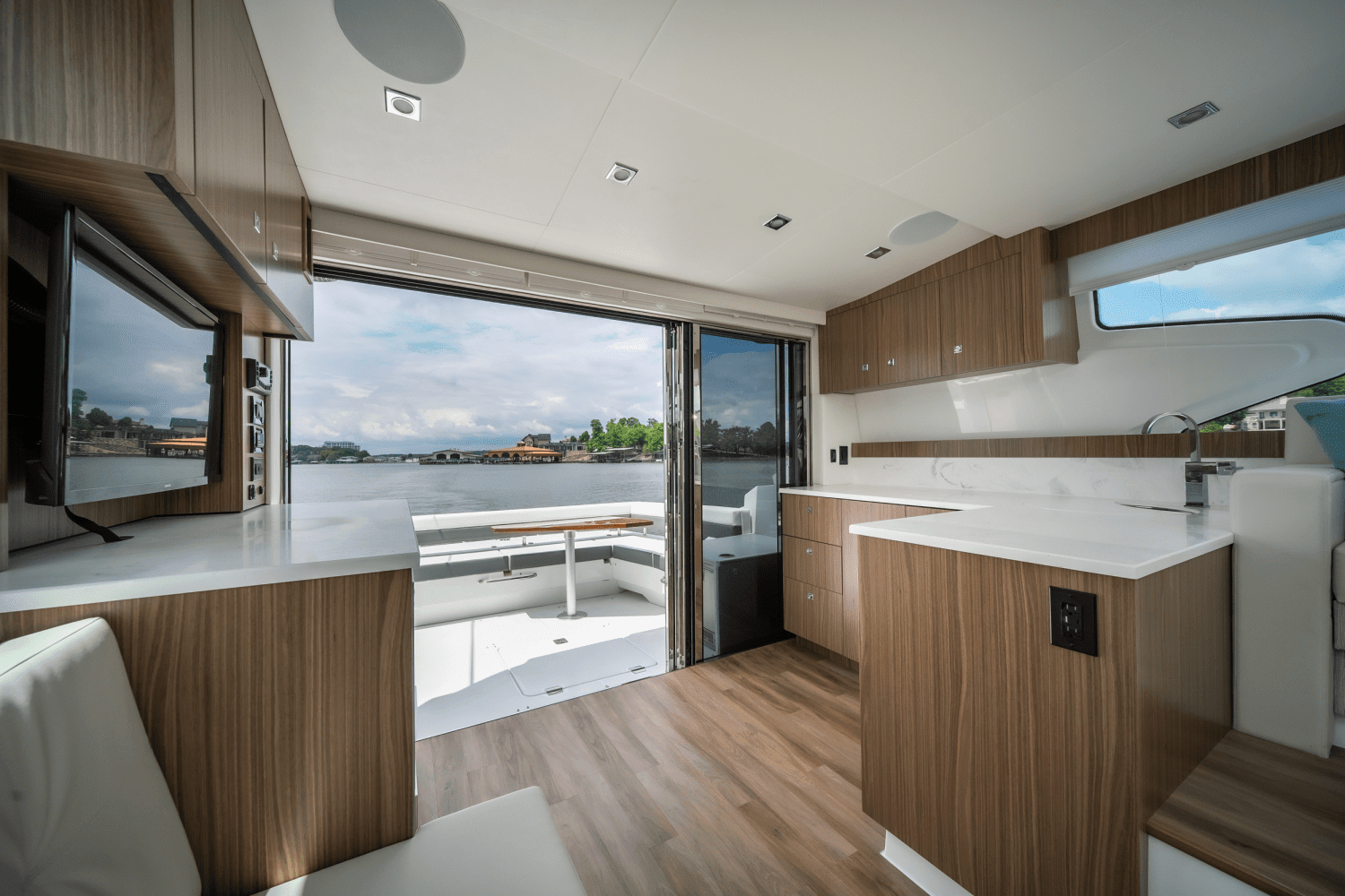 2025 Cruisers Yachts 46 Cantius Image Thumbnail #27
