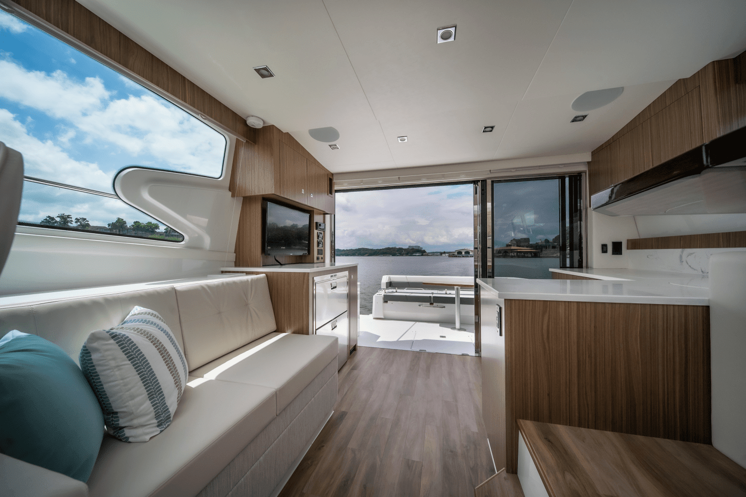 2025 Cruisers Yachts 46 Cantius Image Thumbnail #26