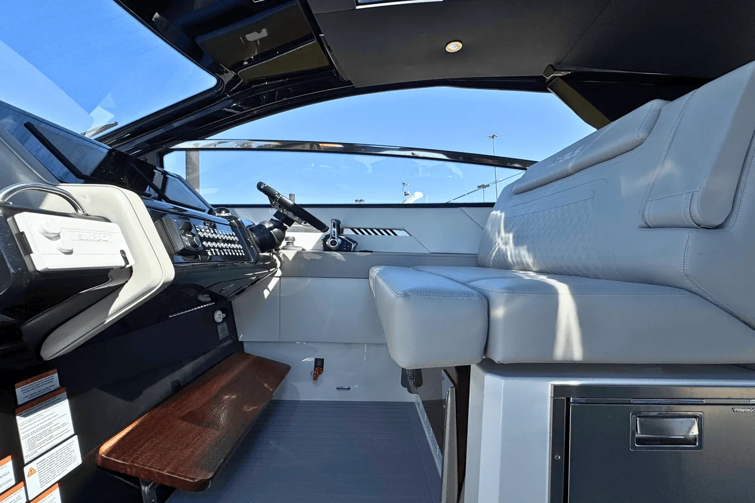 2025 Cruisers Yachts 42 GLS Outboard Image Thumbnail #14