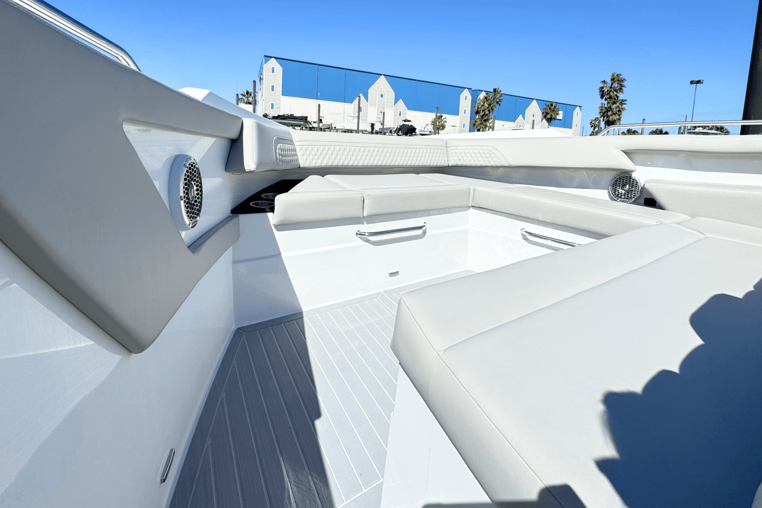 2025 Cruisers Yachts 42 GLS Outboard Image Thumbnail #6