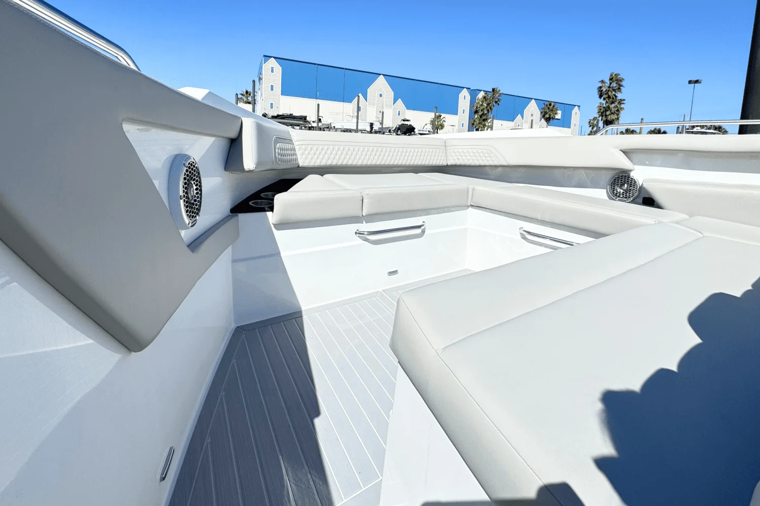 2025 Cruisers Yachts 42 GLS Outboard Image Thumbnail #6