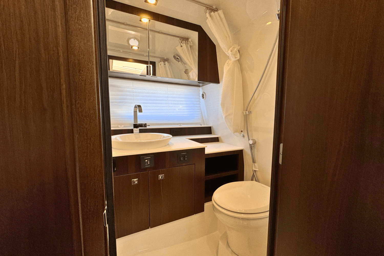 2025 Cruisers Yachts 42 GLS Outboard Image Thumbnail #19