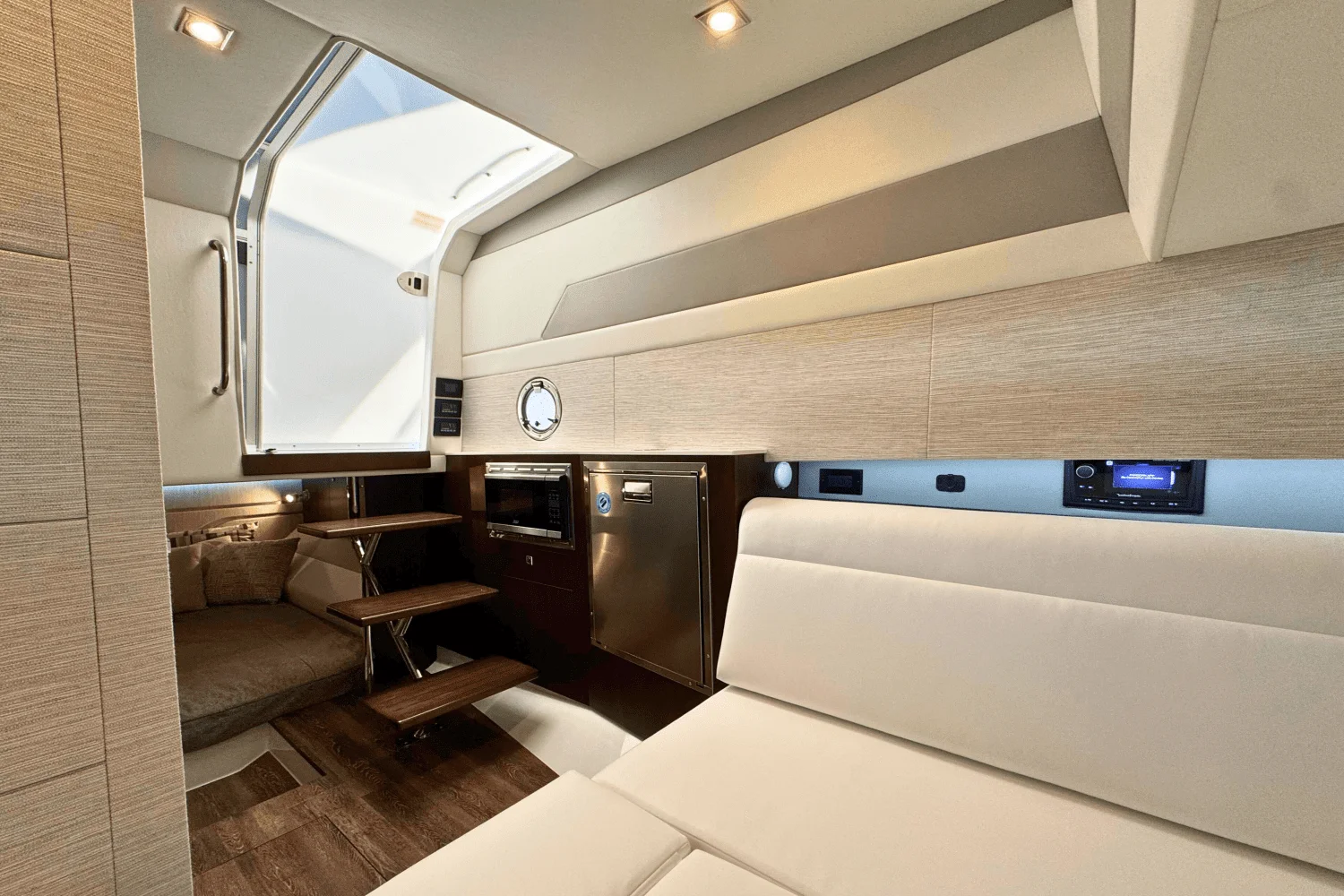 2025 Cruisers Yachts 42 GLS Outboard Image Thumbnail #16