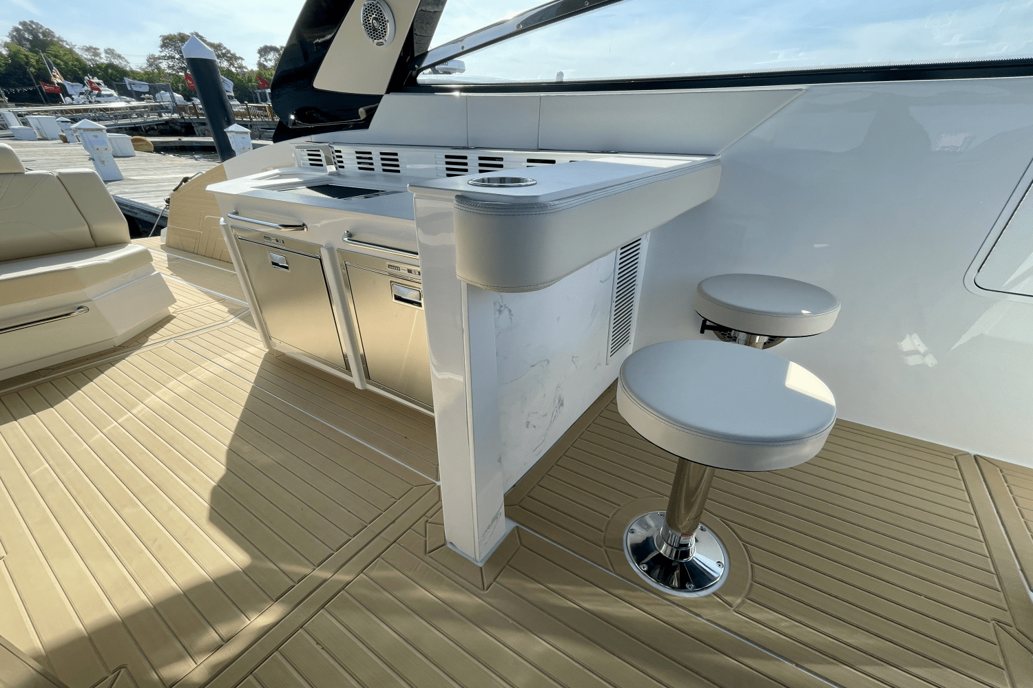 2025 Cruisers Yachts 42 GLS Outboard Image Thumbnail #21