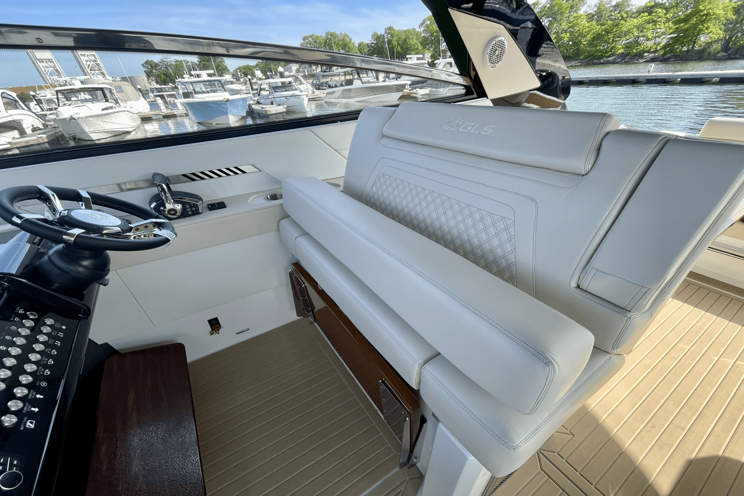 2025 Cruisers Yachts 42 GLS Outboard Image Thumbnail #13
