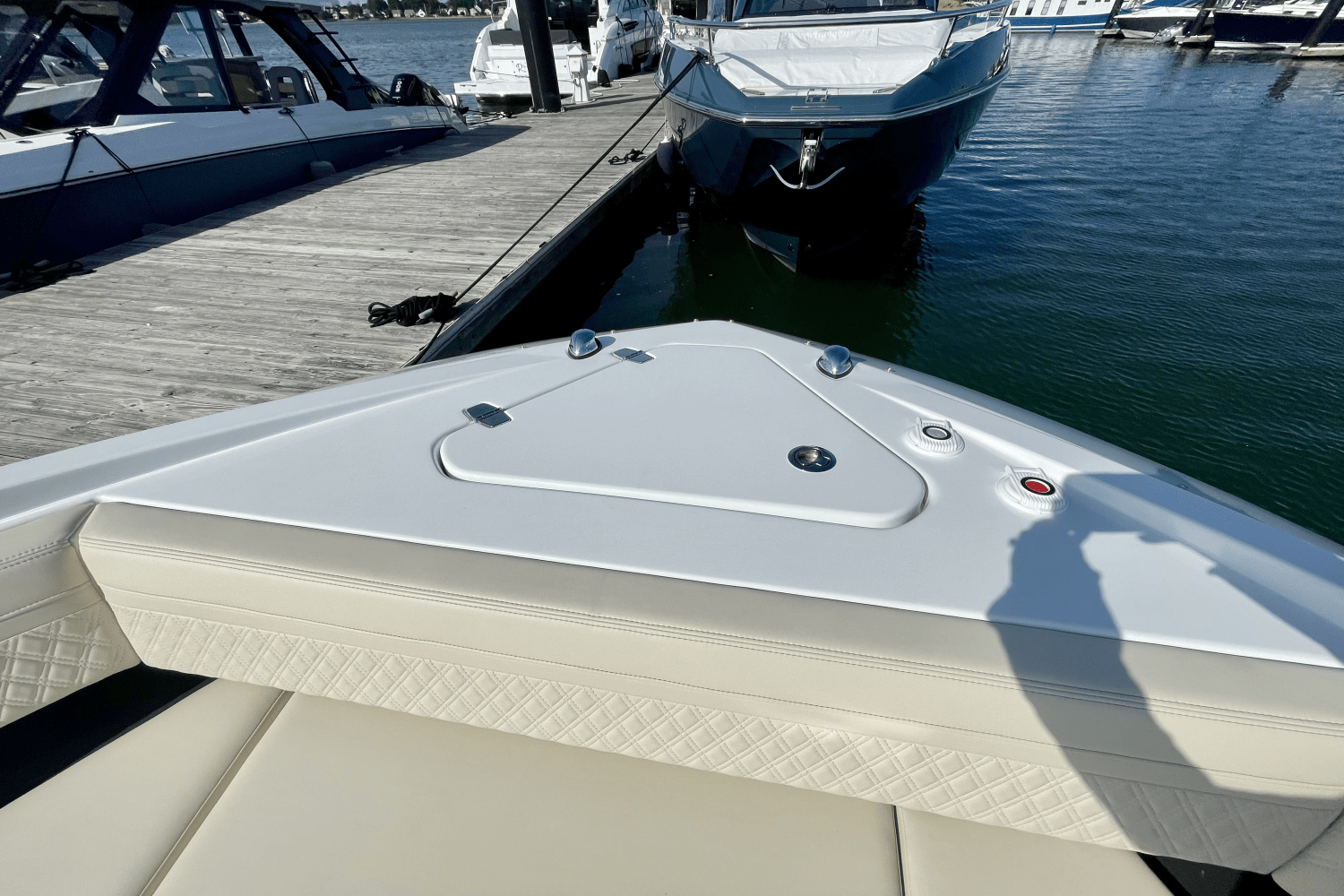 2025 Cruisers Yachts 42 GLS Outboard Image Thumbnail #27