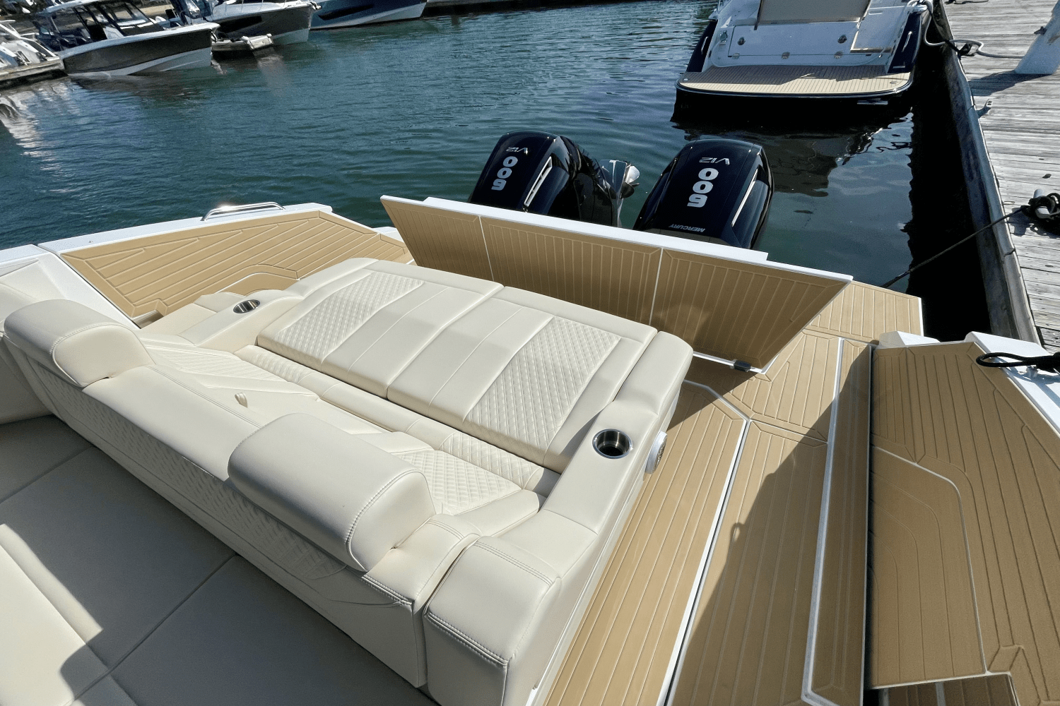 2025 Cruisers Yachts 42 GLS Outboard Image Thumbnail #4