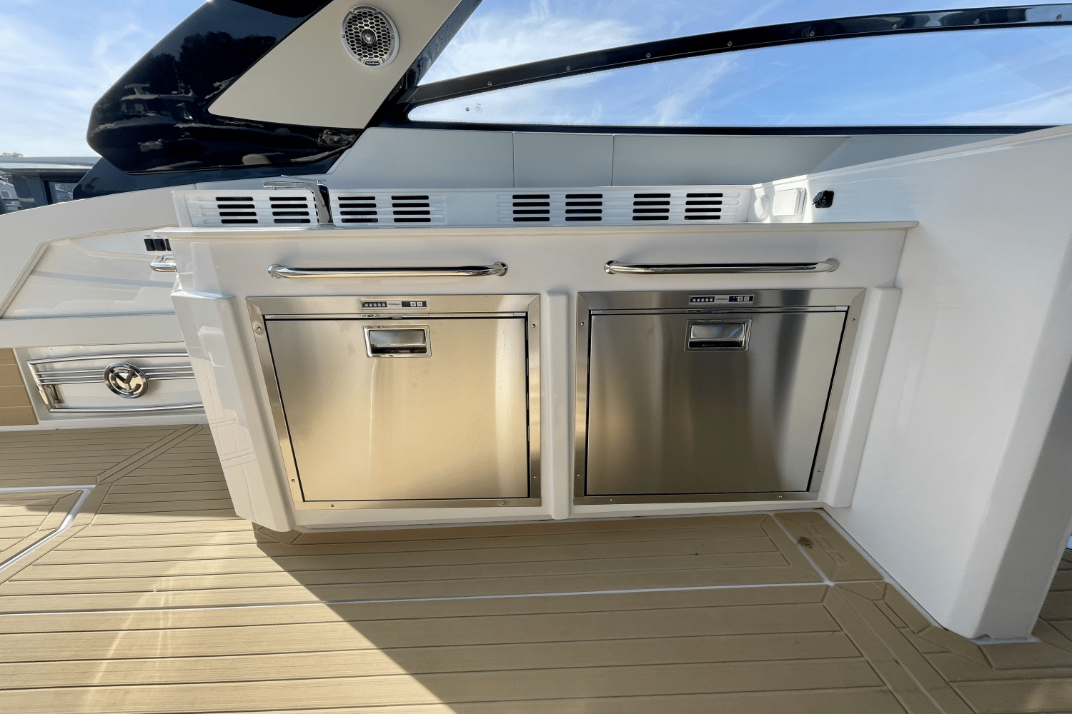 2025 Cruisers Yachts 42 GLS Outboard Image Thumbnail #9