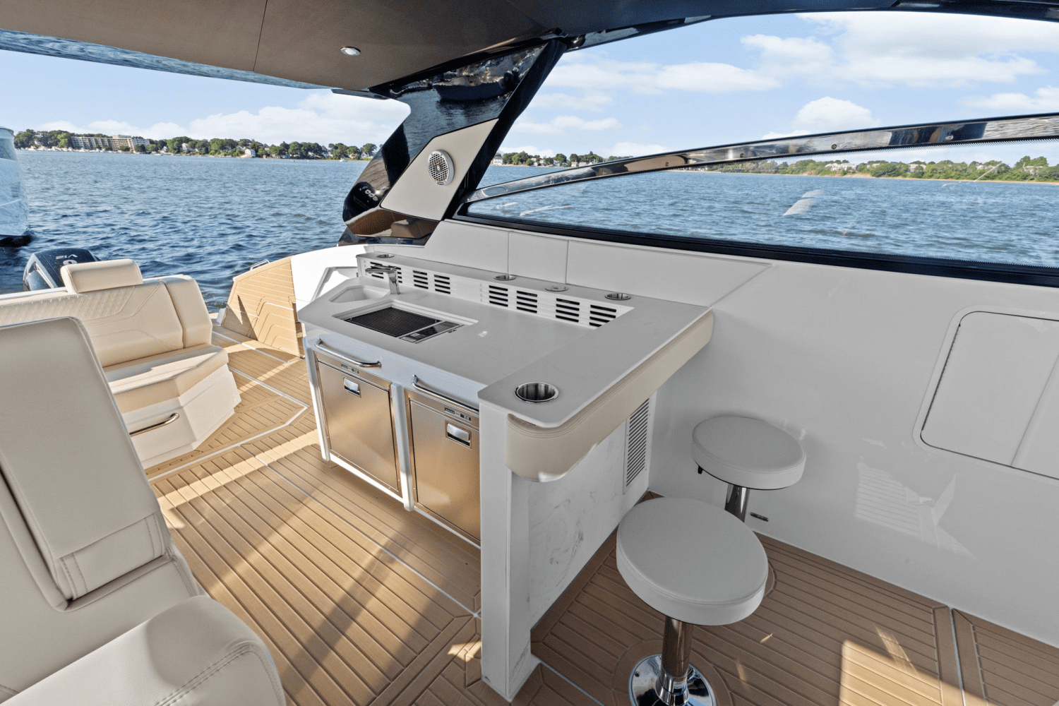 2025 Cruisers Yachts 42 GLS Outboard Image Thumbnail #13