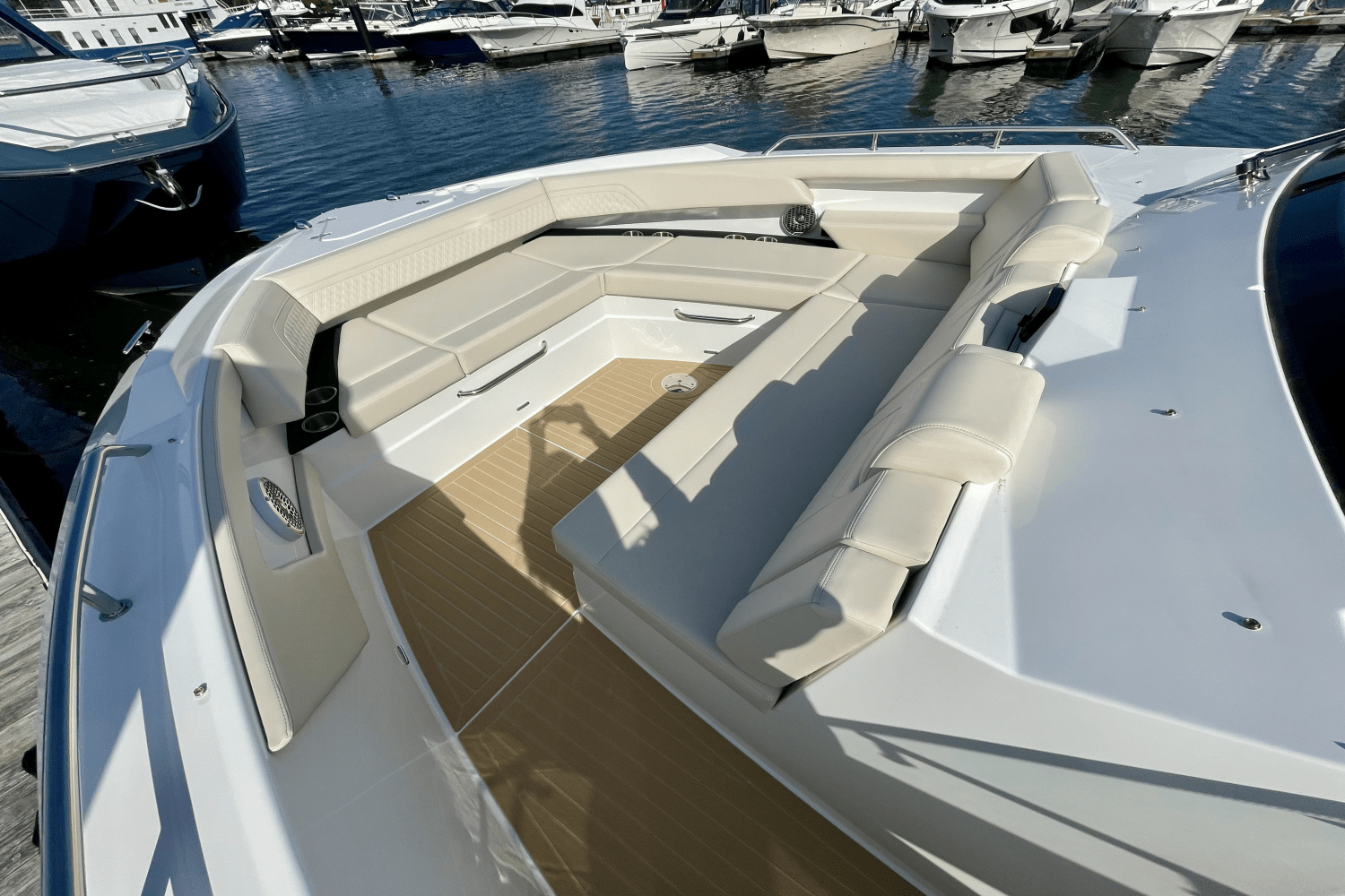2025 Cruisers Yachts 42 GLS Outboard Image Thumbnail #24