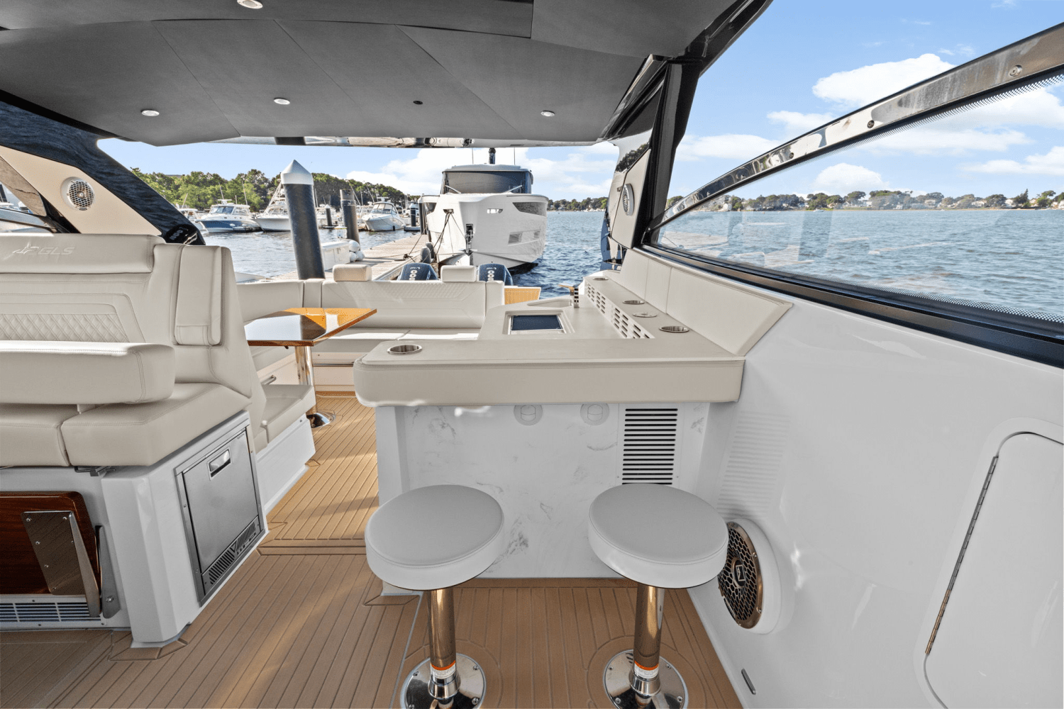 2025 Cruisers Yachts 42 GLS Outboard Image Thumbnail #14