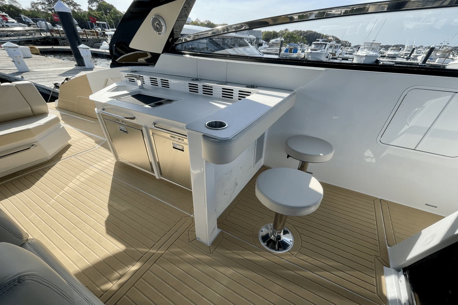 2025 Cruisers Yachts 42 GLS Outboard Image Thumbnail #20
