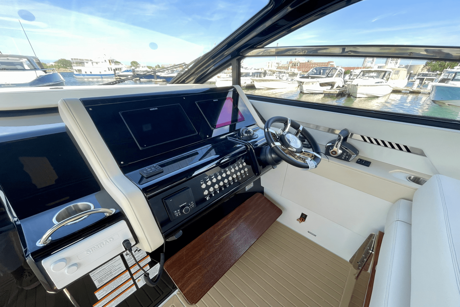 2025 Cruisers Yachts 42 GLS Outboard Image Thumbnail #14