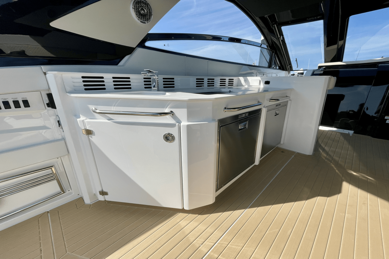 2025 Cruisers Yachts 42 GLS Outboard Image Thumbnail #8