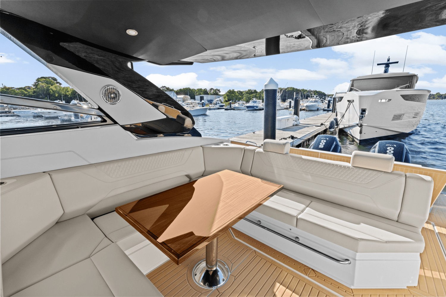 2025 Cruisers Yachts 42 GLS Outboard Image Thumbnail #10