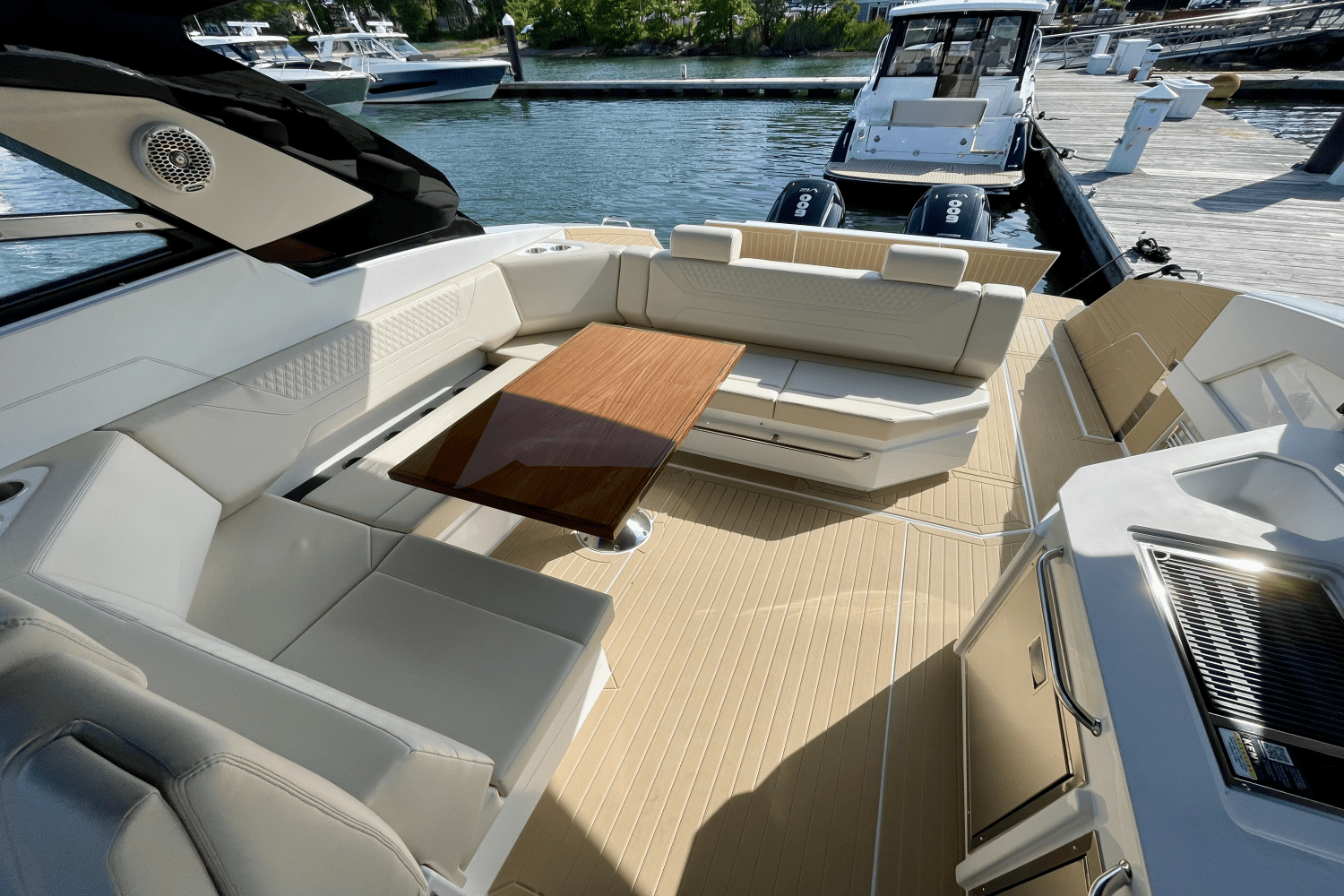 2025 Cruisers Yachts 42 GLS Outboard Image Thumbnail #11