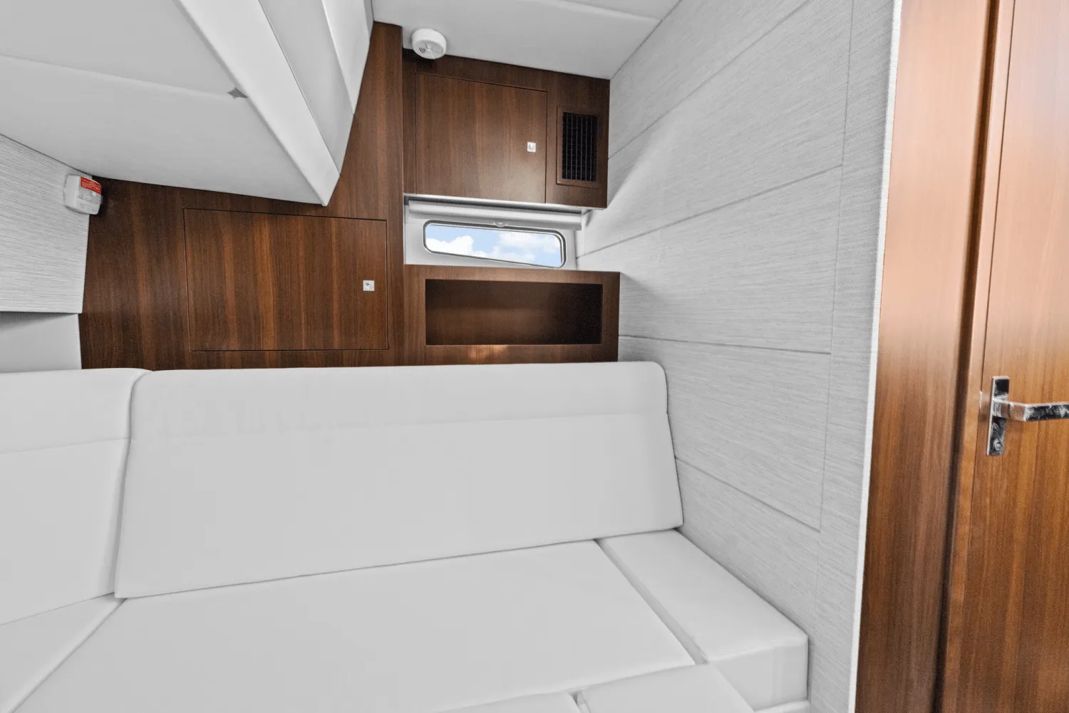 2025 Cruisers Yachts 42 GLS Outboard Image Thumbnail #25