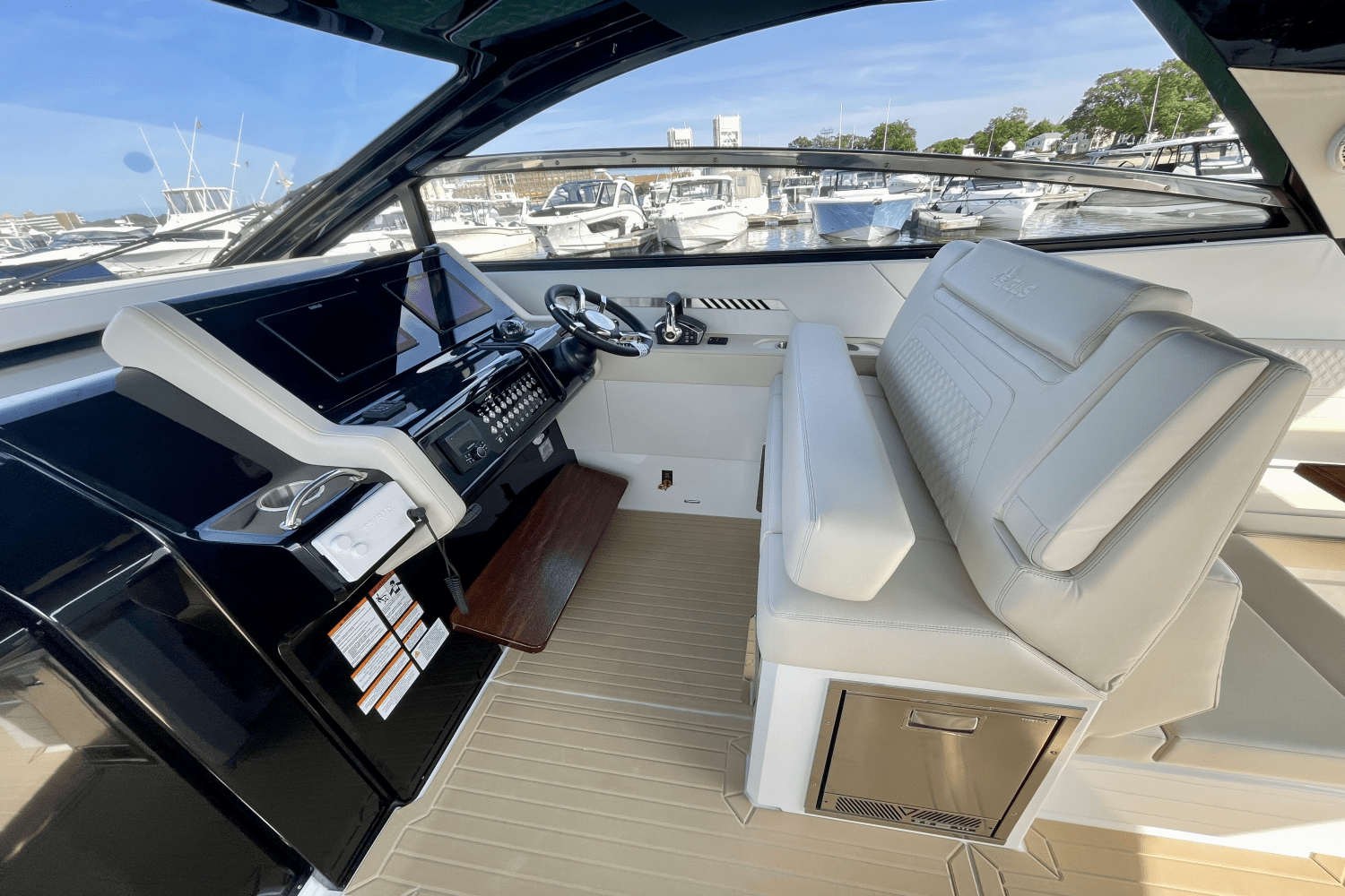 2025 Cruisers Yachts 42 GLS Outboard Image Thumbnail #12