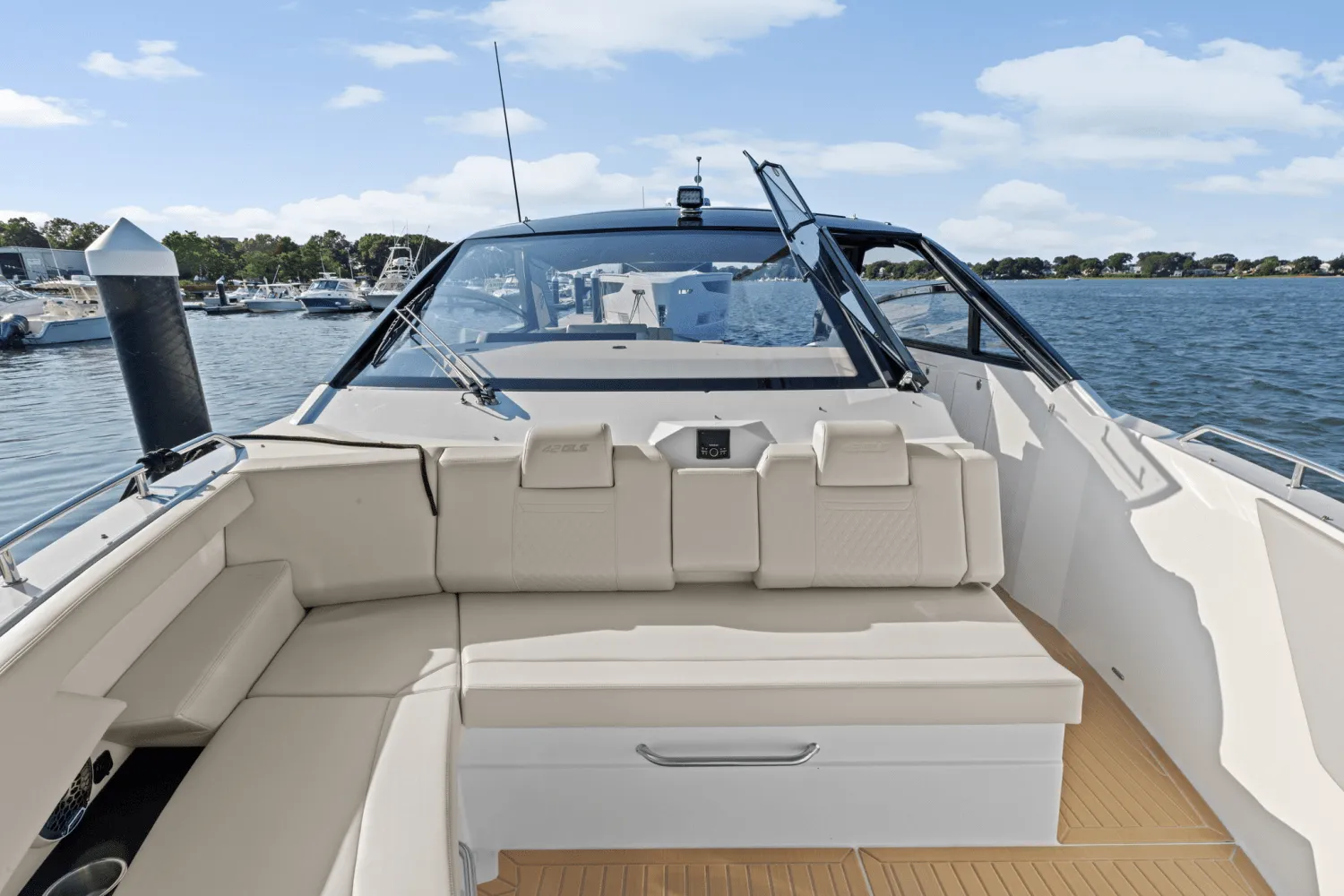 2025 Cruisers Yachts 42 GLS Outboard Image Thumbnail #32