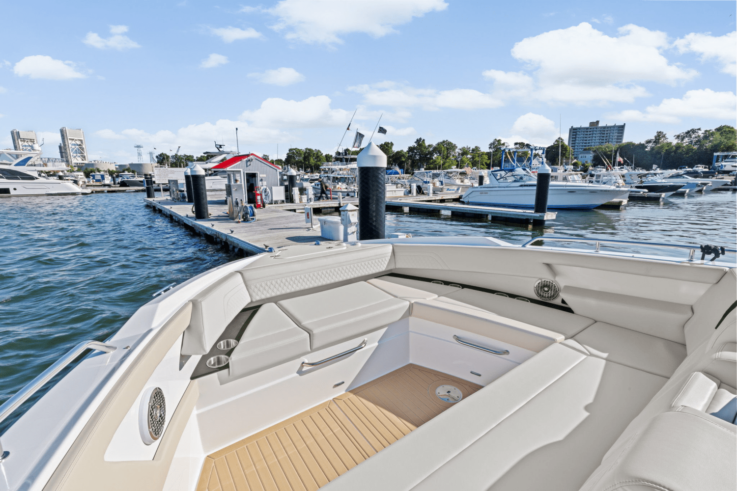 2025 Cruisers Yachts 42 GLS Outboard Image Thumbnail #30
