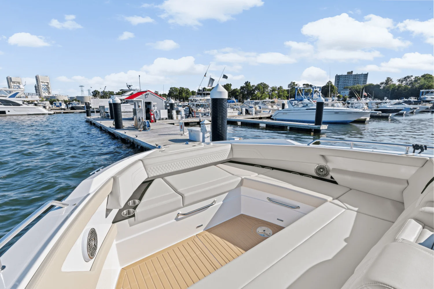 2025 Cruisers Yachts 42 GLS Outboard Image Thumbnail #29