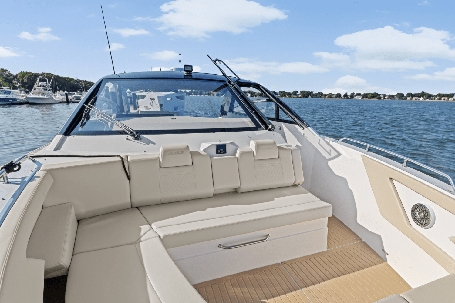 2025 Cruisers Yachts 42 GLS Outboard Image Thumbnail #33