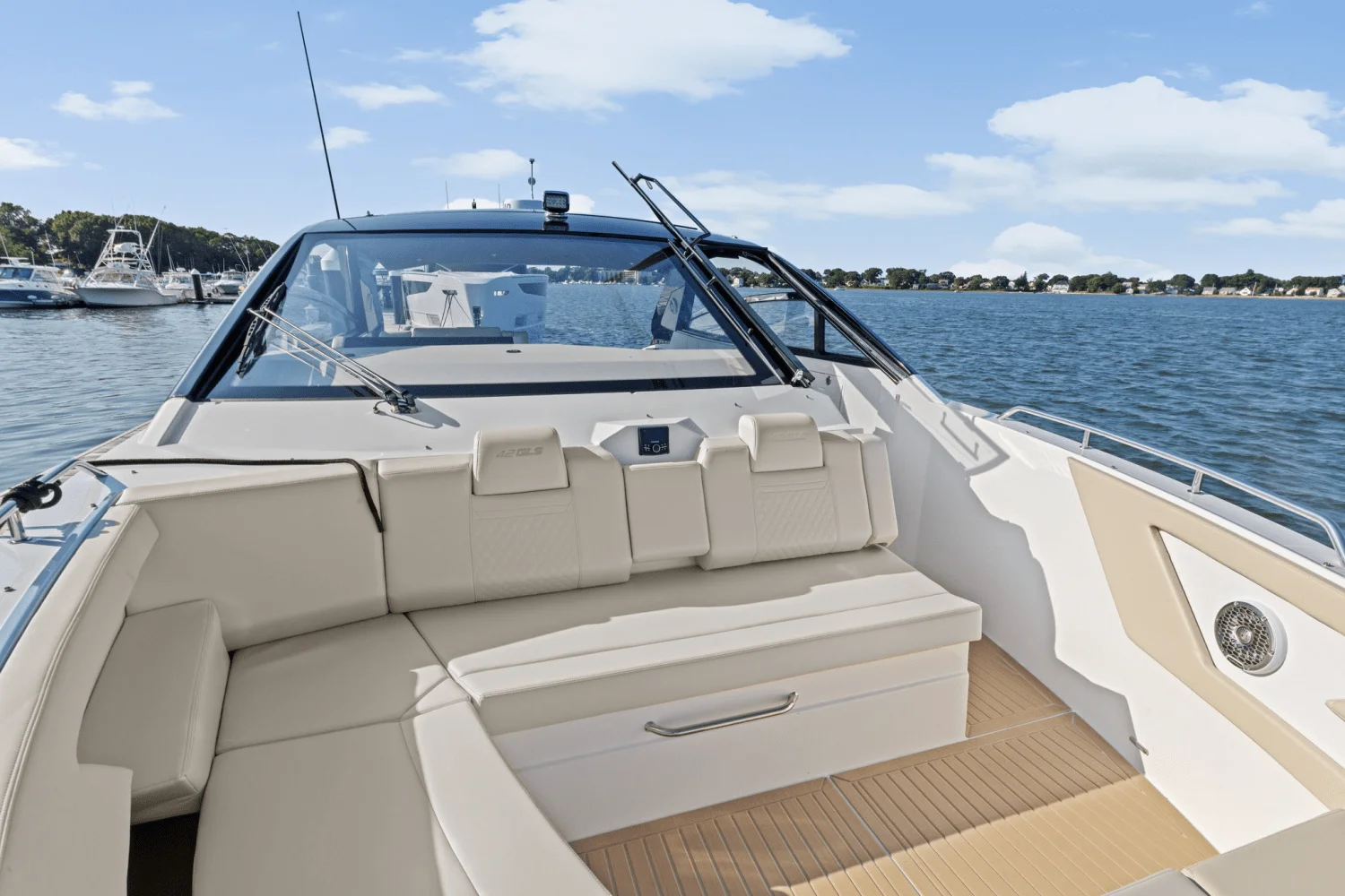 2025 Cruisers Yachts 42 GLS Outboard Image Thumbnail #32