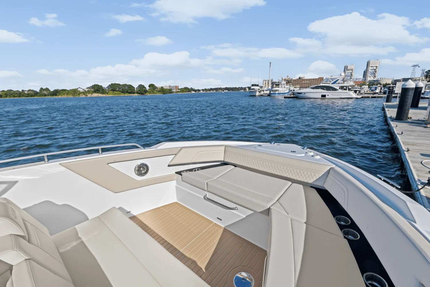 2025 Cruisers Yachts 42 GLS Outboard Image Thumbnail #33