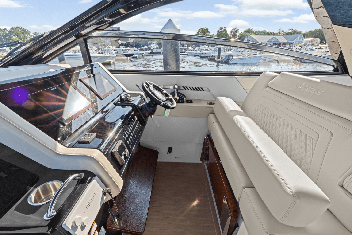 2025 Cruisers Yachts 42 GLS Outboard Image Thumbnail #18