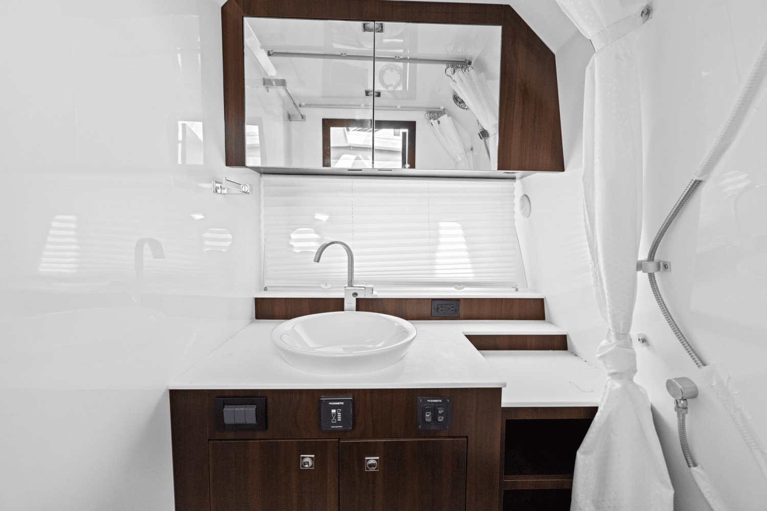 2025 Cruisers Yachts 42 GLS Outboard Image Thumbnail #27