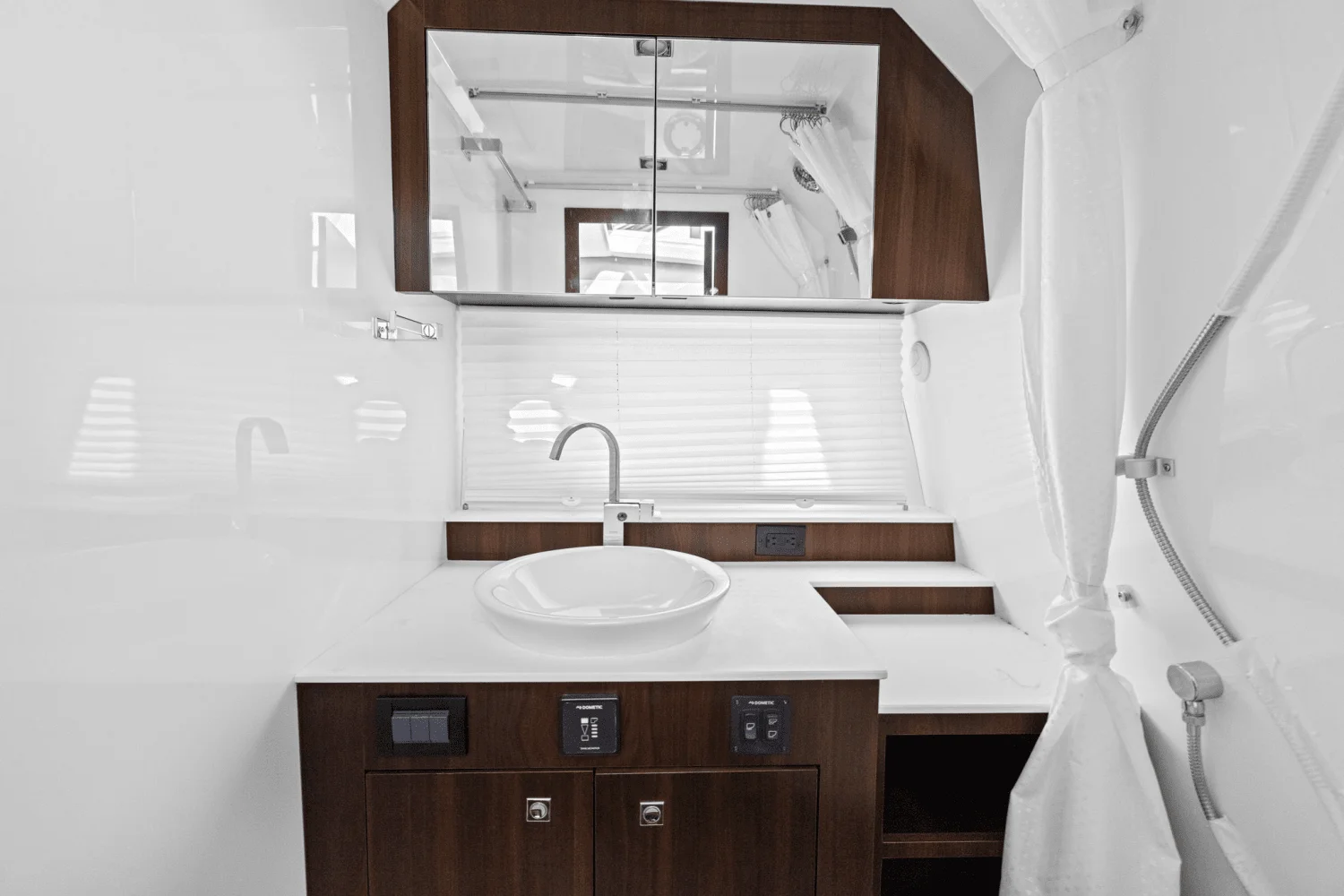 2025 Cruisers Yachts 42 GLS Outboard Image Thumbnail #27