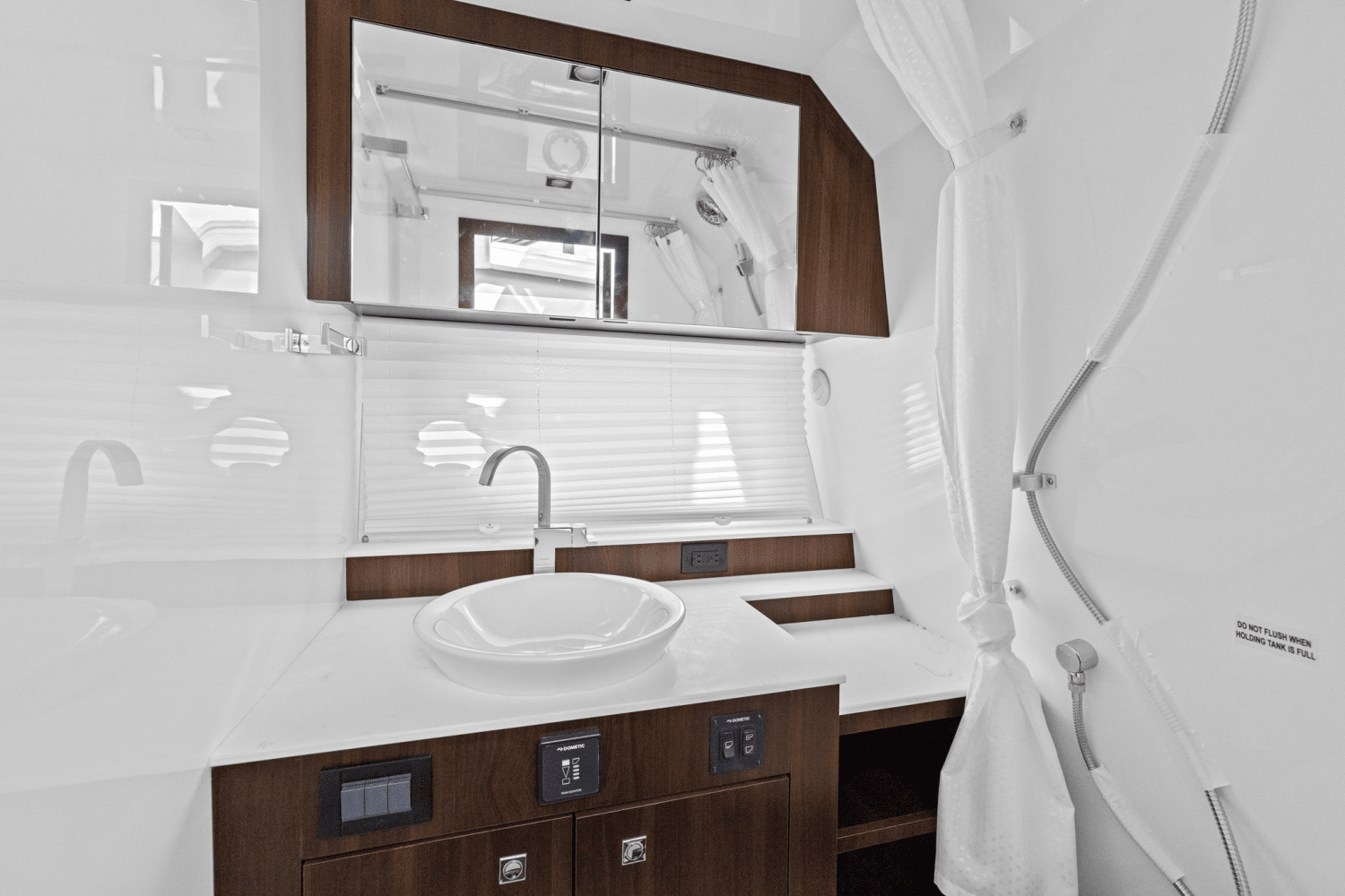 2025 Cruisers Yachts 42 GLS Outboard Image Thumbnail #26